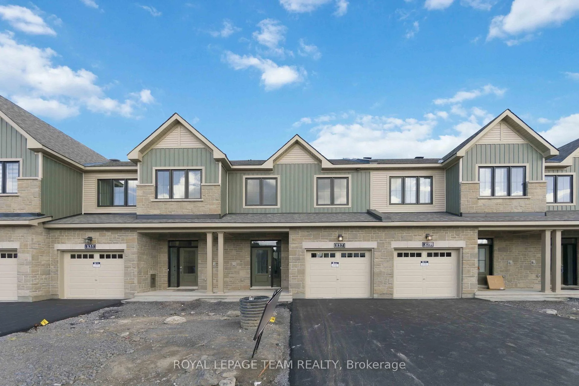 Photo of 837 Eileen Vollick Crescent