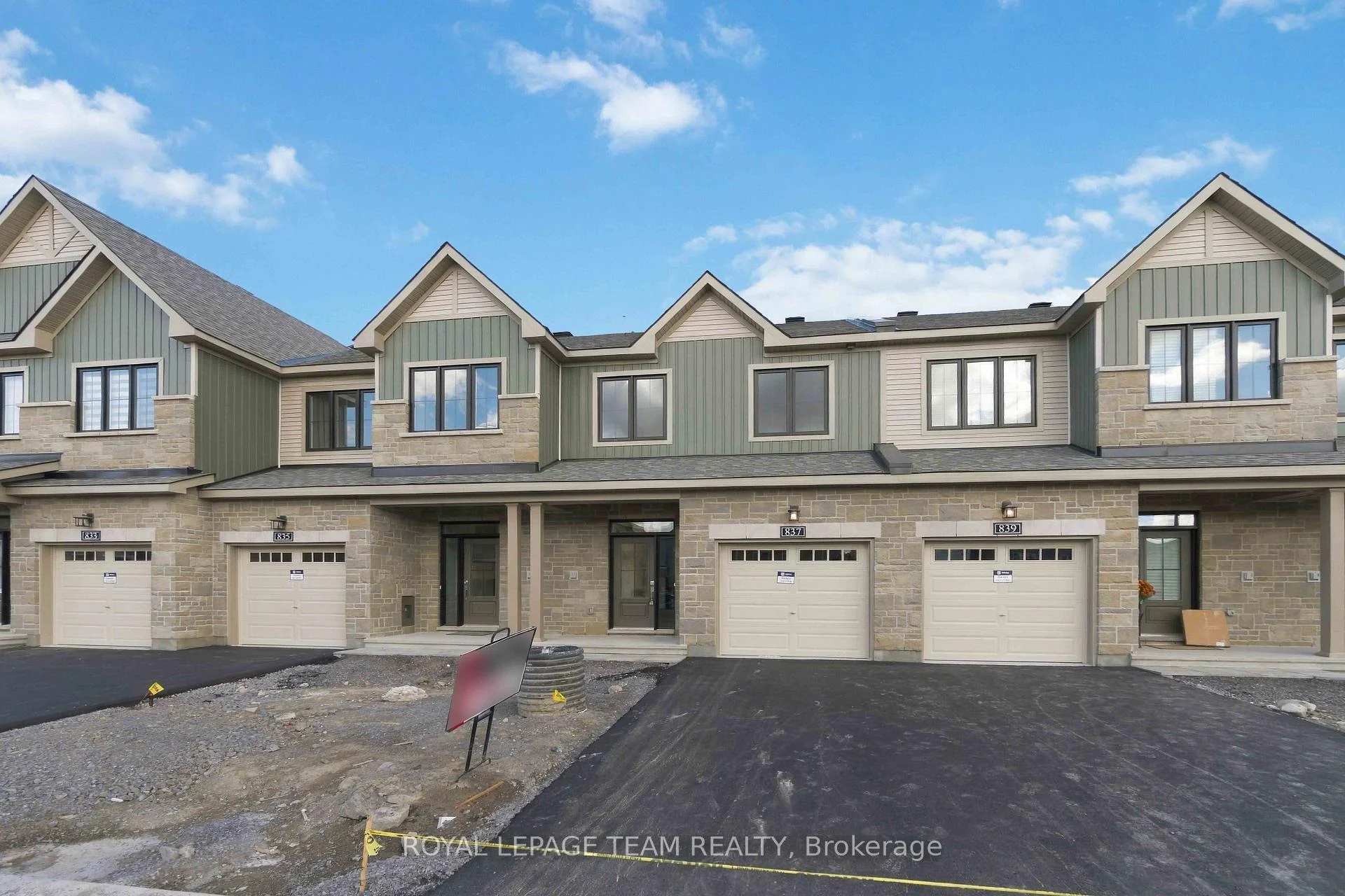 Photo 3 of 837 Eileen Vollick Crescent, Ottawa, Kanata - Morgan's Grant/South March — HOMEH