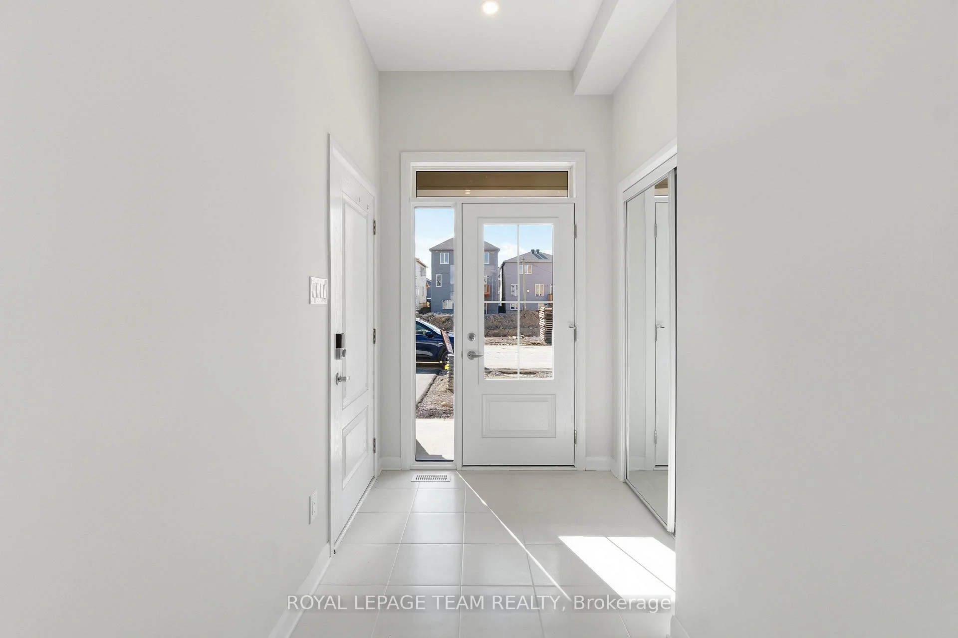 Photo 4 of 837 Eileen Vollick Crescent, Ottawa, Kanata - Morgan's Grant/South March — HOMEH