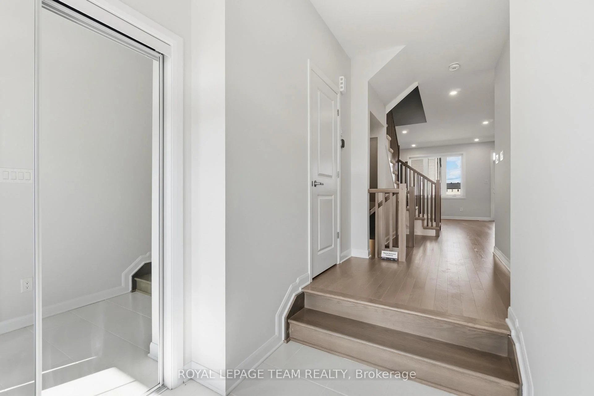 Photo 5 of 837 Eileen Vollick Crescent, Ottawa, Kanata - Morgan's Grant/South March — HOMEH