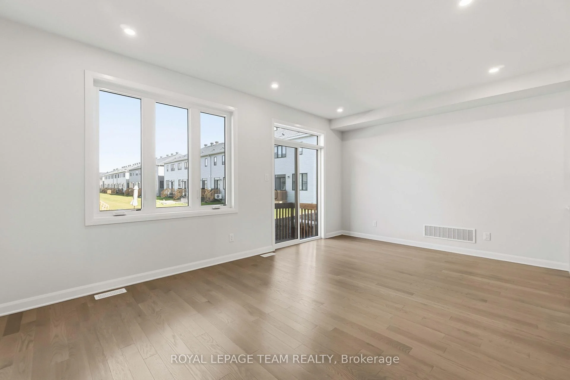 Photo 7 of 837 Eileen Vollick Crescent, Ottawa, Kanata - Morgan's Grant/South March — HOMEH
