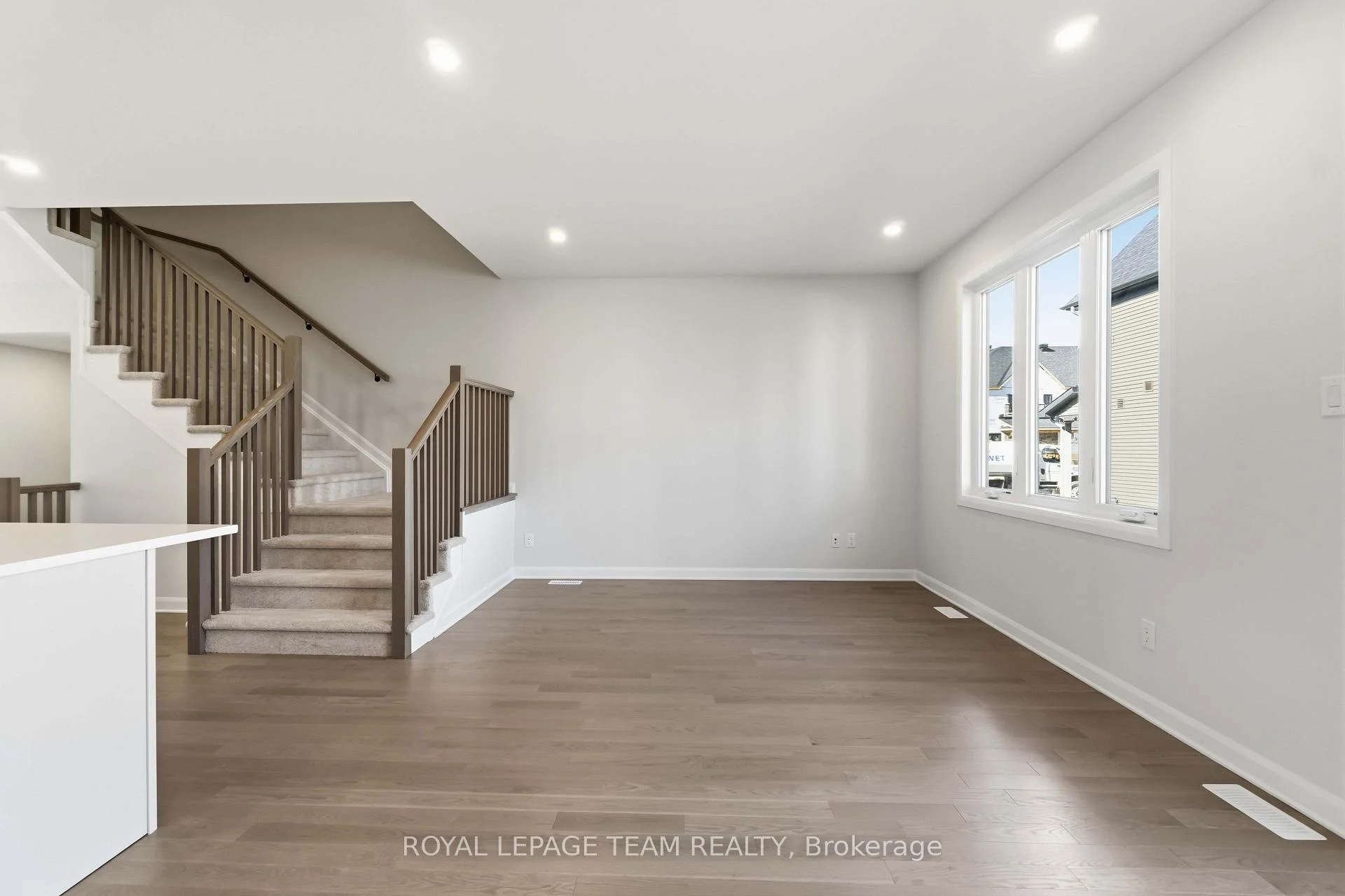 Photo 10 of 837 Eileen Vollick Crescent, Ottawa, Kanata - Morgan's Grant/South March — HOMEH