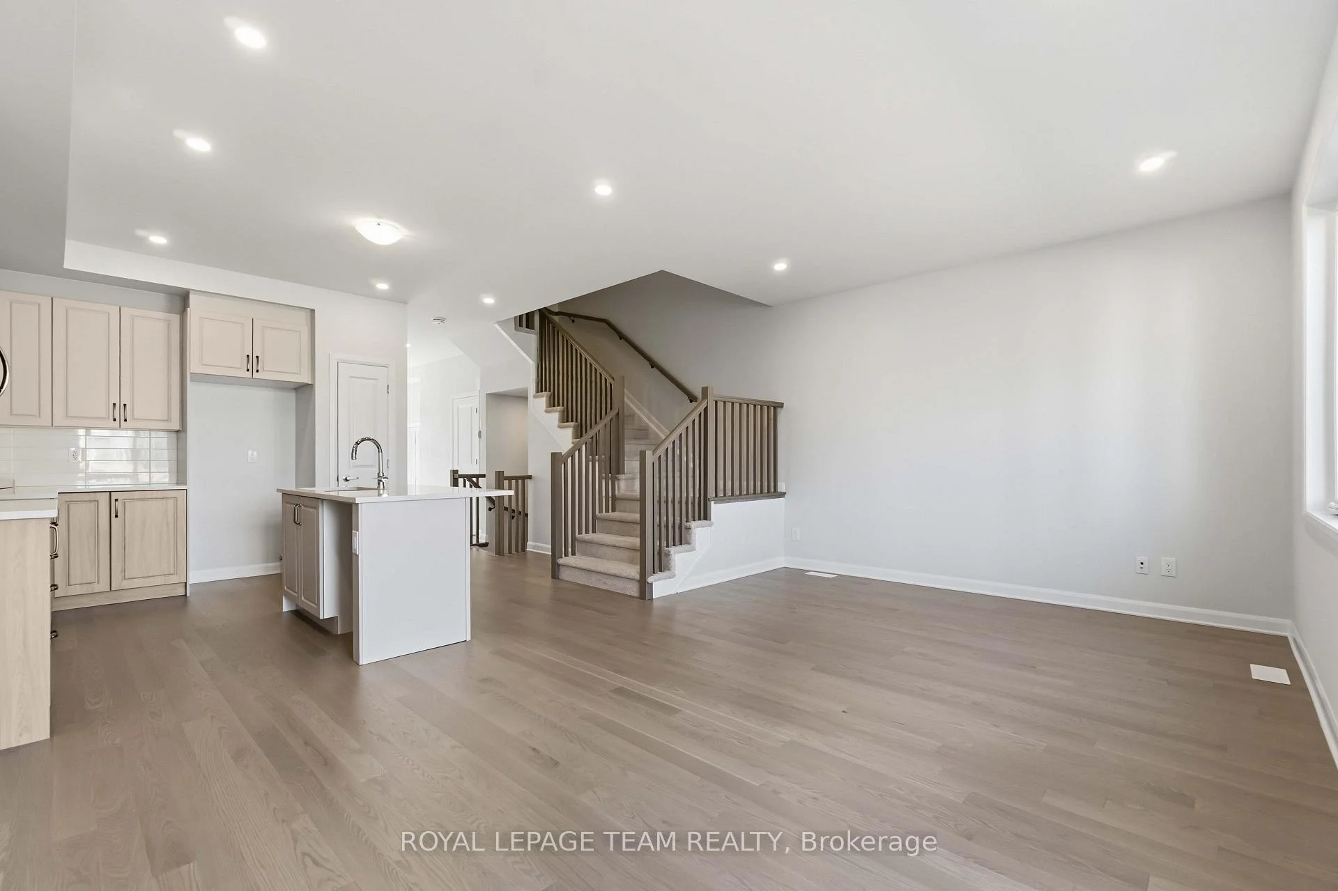 Photo 11 of 837 Eileen Vollick Crescent, Ottawa, Kanata - Morgan's Grant/South March — HOMEH