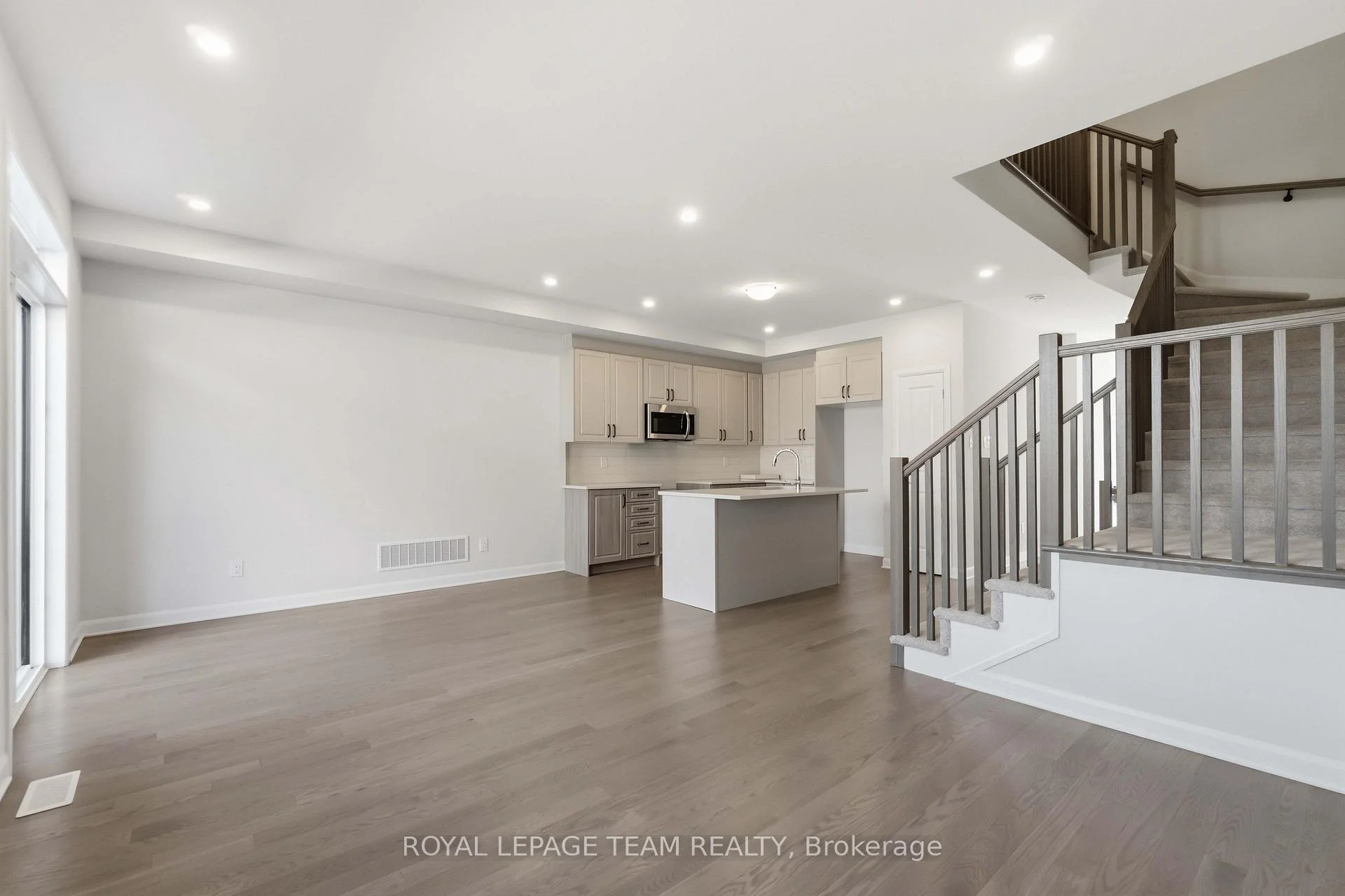 Photo 12 of 837 Eileen Vollick Crescent, Ottawa, Kanata - Morgan's Grant/South March — HOMEH