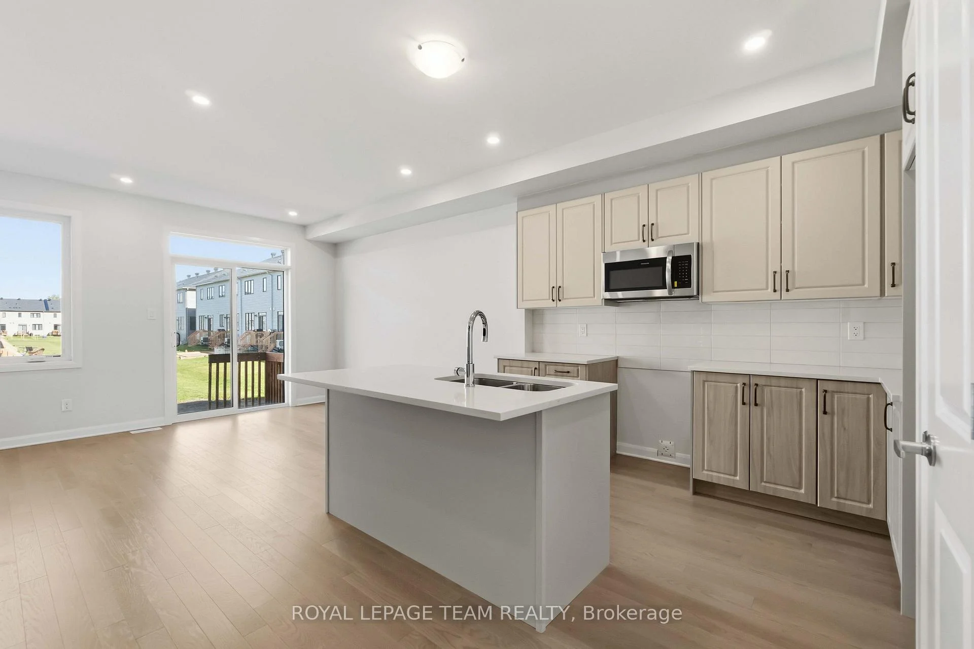 Photo 14 of 837 Eileen Vollick Crescent, Ottawa, Kanata - Morgan's Grant/South March — HOMEH