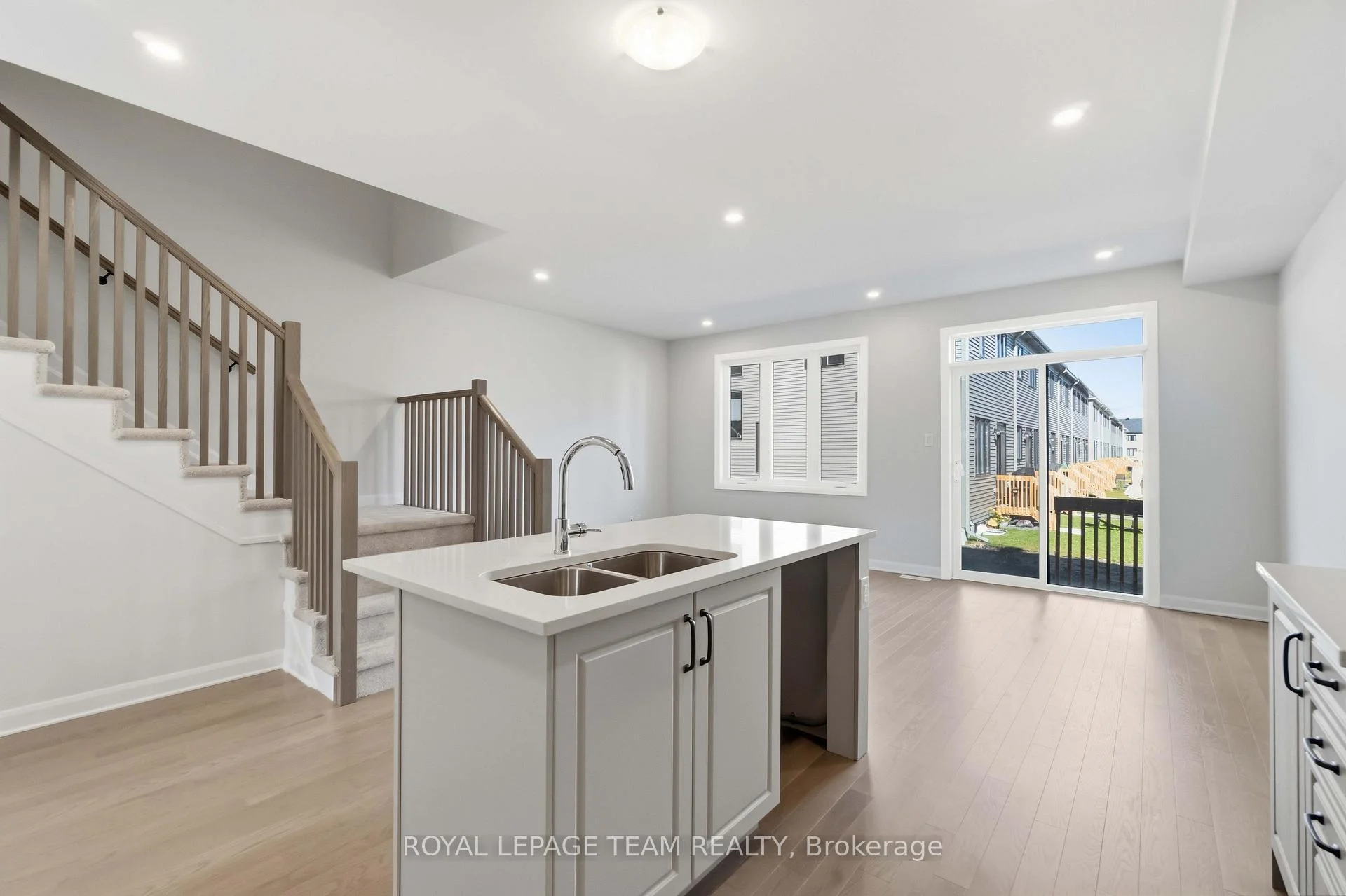 Photo 16 of 837 Eileen Vollick Crescent, Ottawa, Kanata - Morgan's Grant/South March — HOMEH