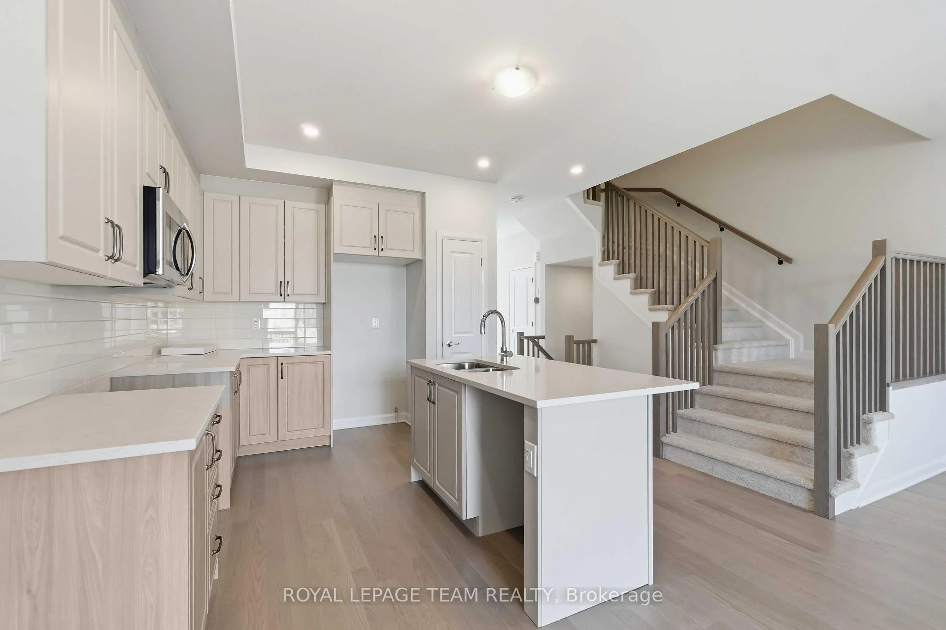 Photo 17 of 837 Eileen Vollick Crescent, Ottawa, Kanata - Morgan's Grant/South March — HOMEH