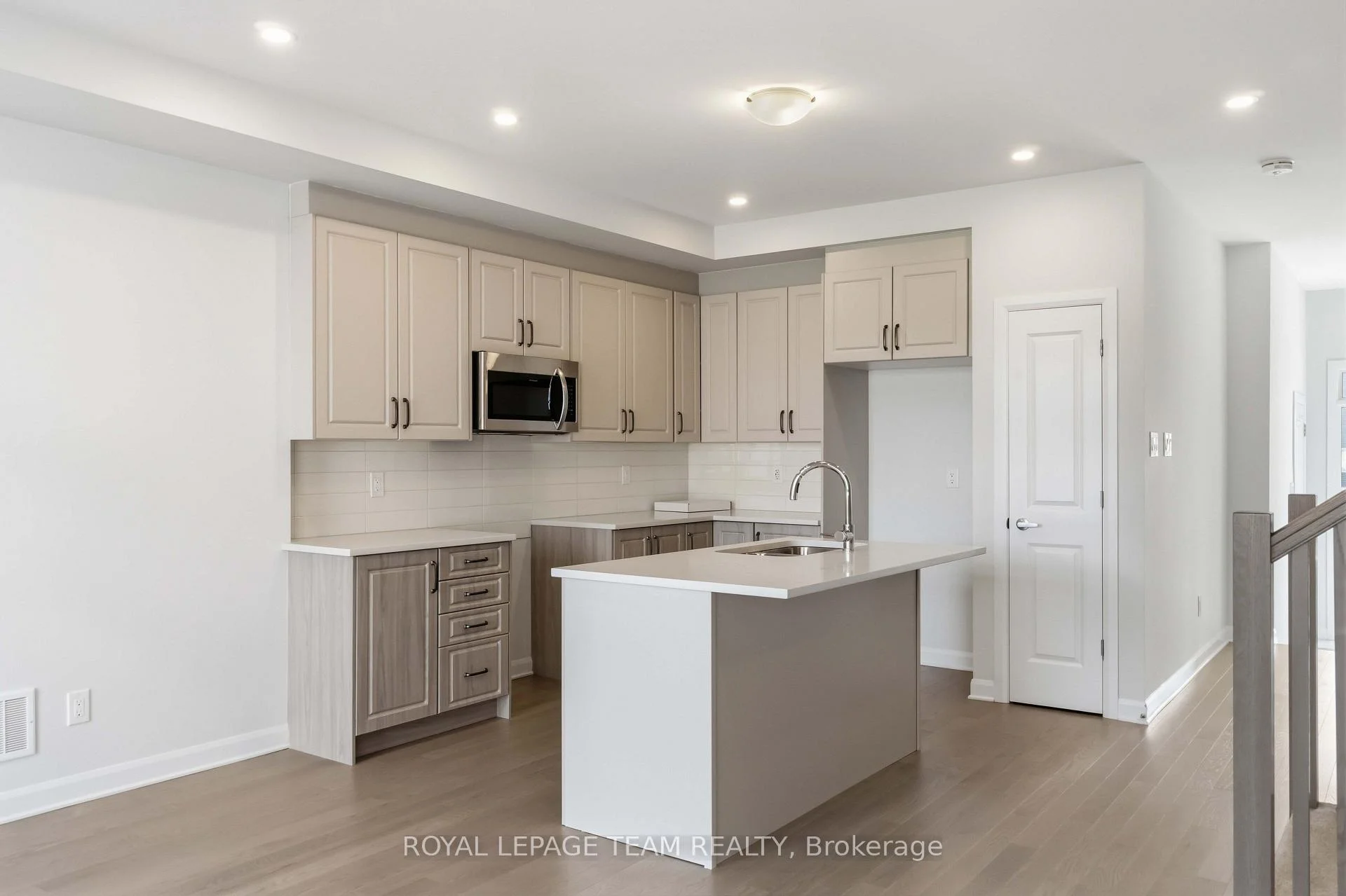 Photo 18 of 837 Eileen Vollick Crescent, Ottawa, Kanata - Morgan's Grant/South March — HOMEH