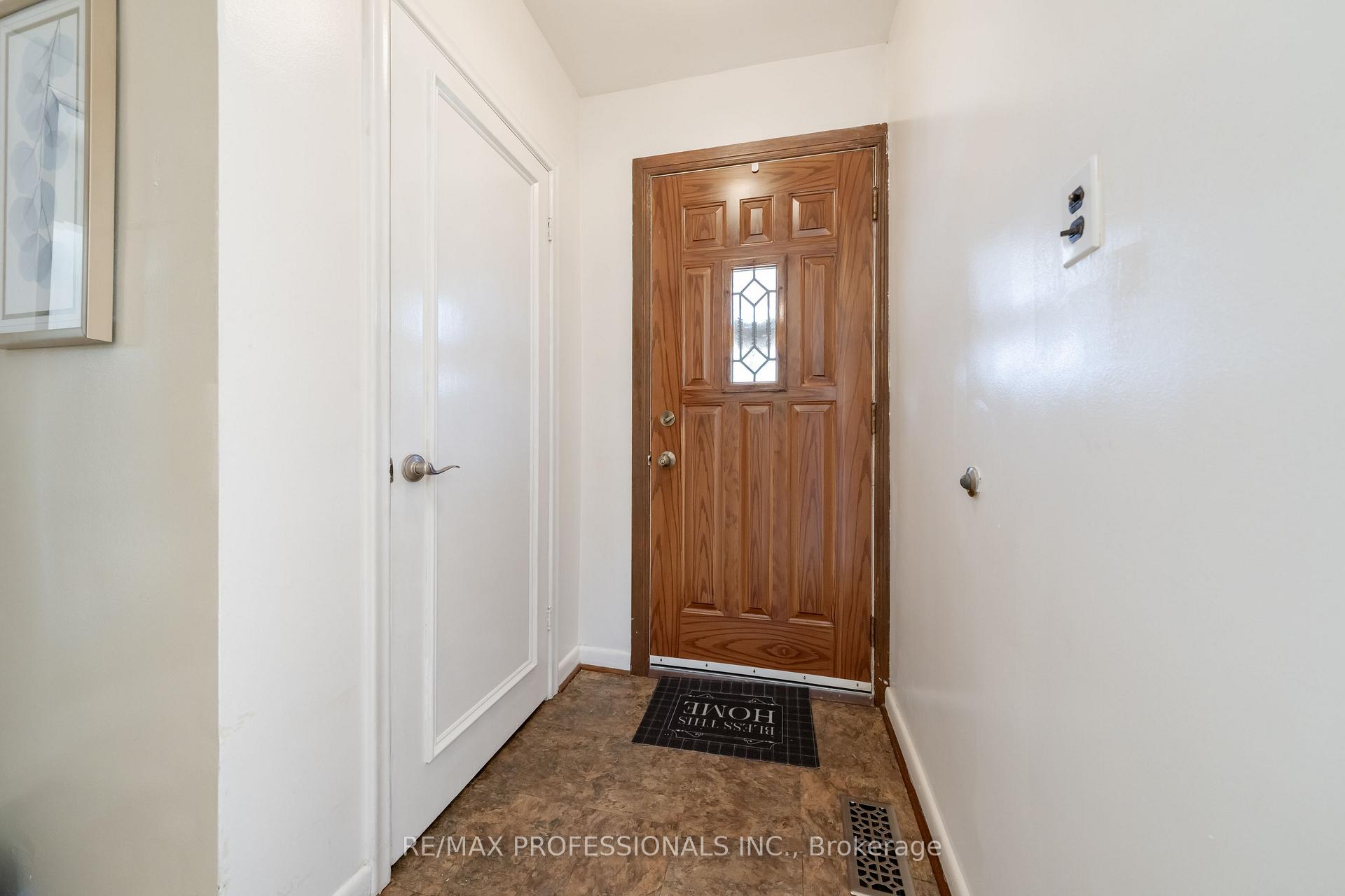 Photo 2 of 228 Eileen Avenue, Toronto, Rockcliffe-Smythe — HOMEH