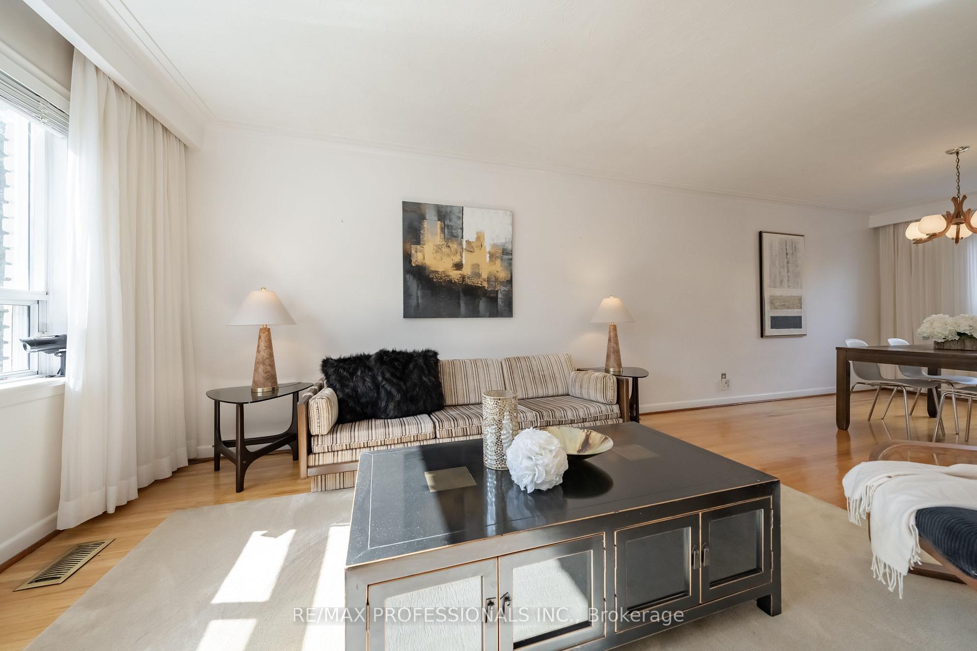 Photo 5 of 228 Eileen Avenue, Toronto, Rockcliffe-Smythe — HOMEH