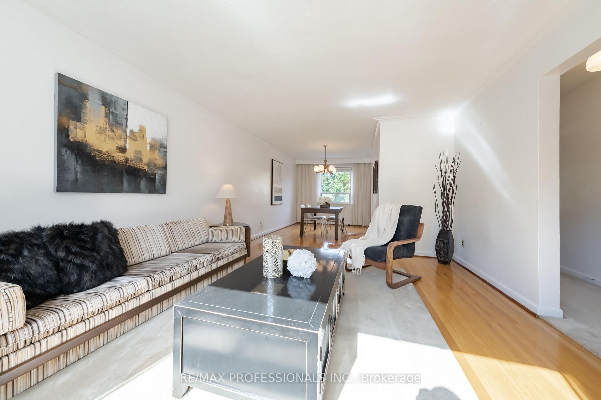 Photo 6 of 228 Eileen Avenue, Toronto, Rockcliffe-Smythe — HOMEH