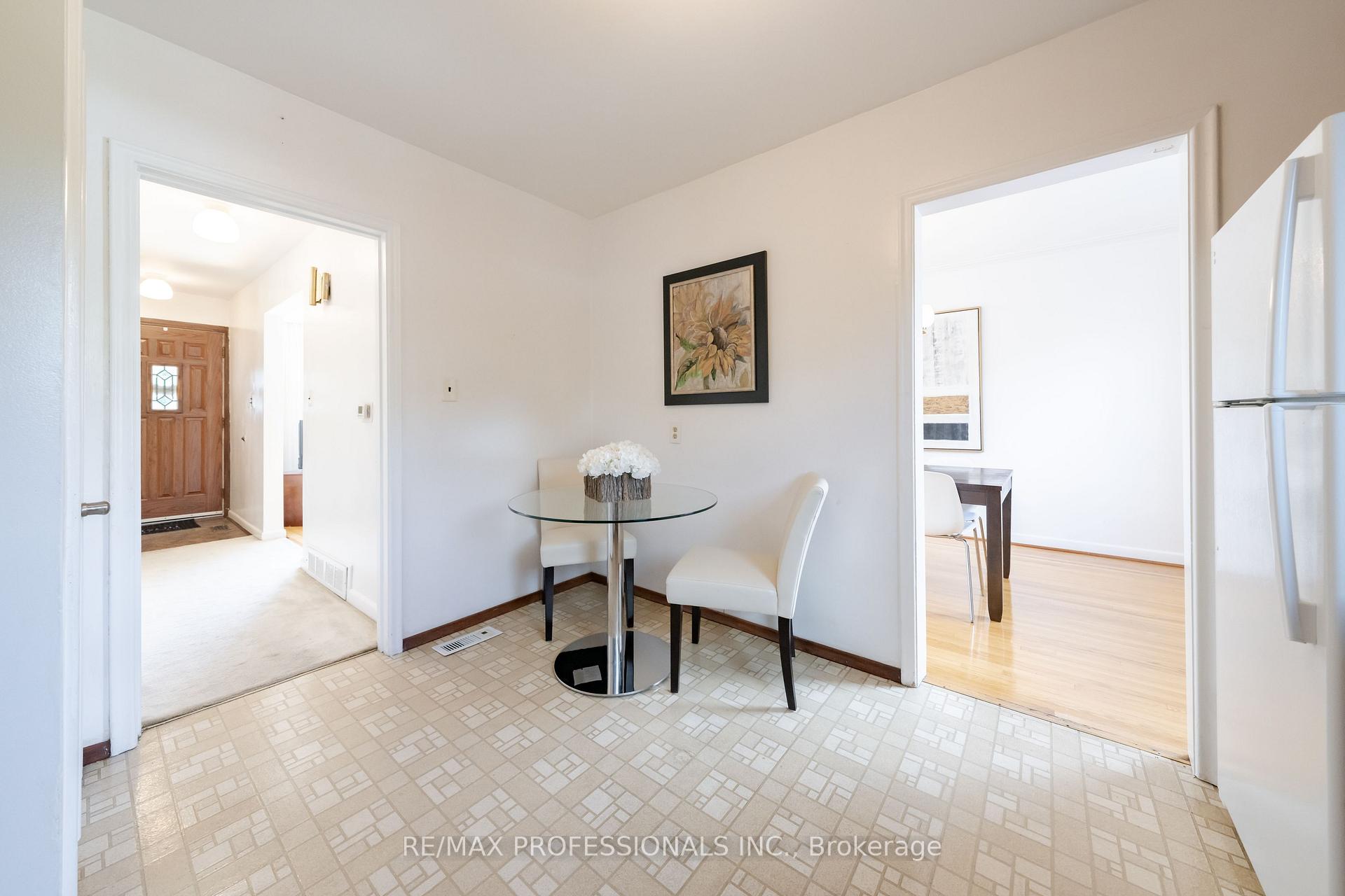 Photo 8 of 228 Eileen Avenue, Toronto, Rockcliffe-Smythe — HOMEH