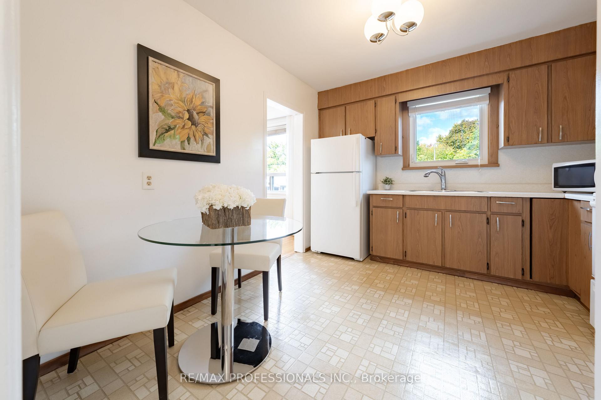 Photo 9 of 228 Eileen Avenue, Toronto, Rockcliffe-Smythe — HOMEH