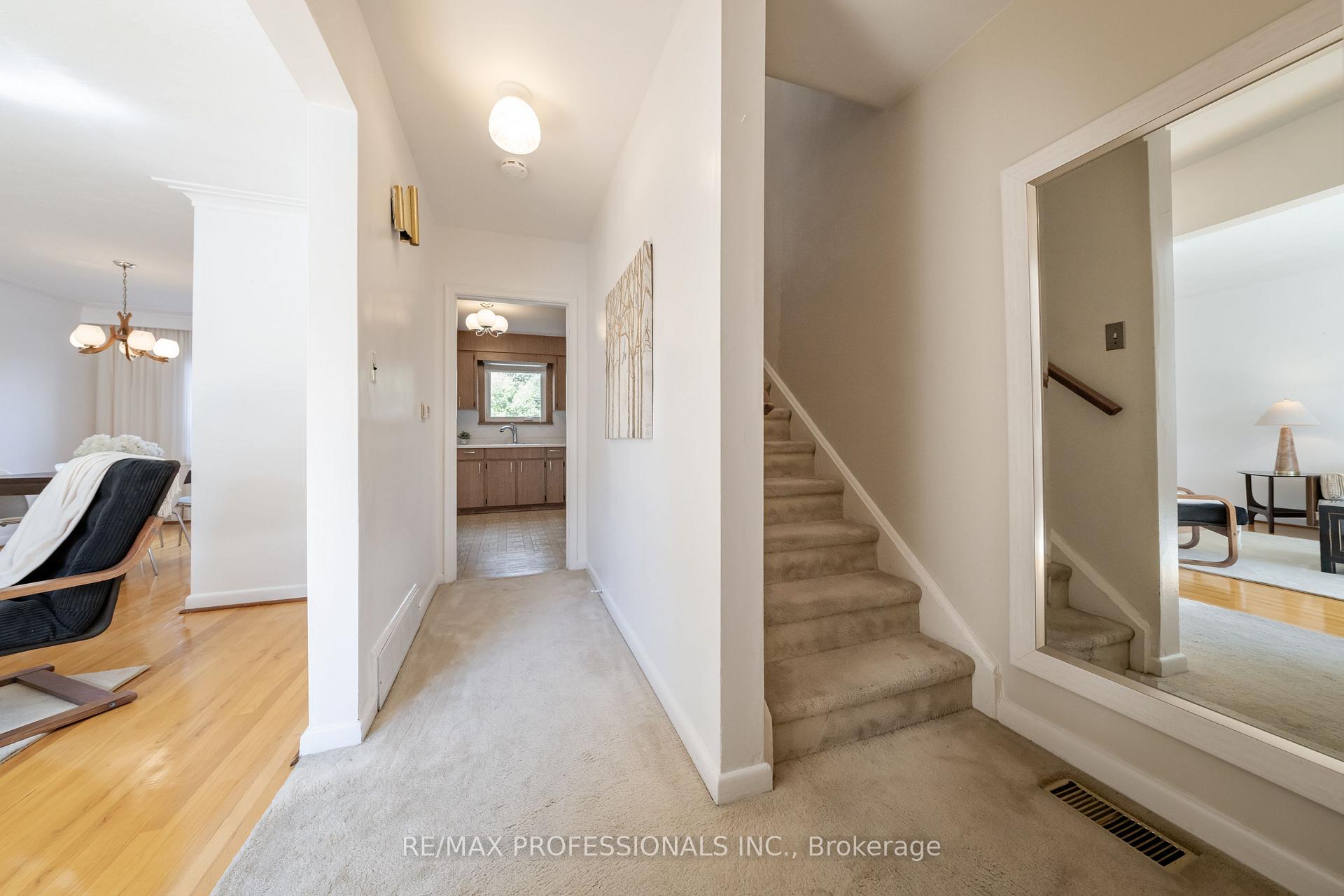Photo 14 of 228 Eileen Avenue, Toronto, Rockcliffe-Smythe — HOMEH