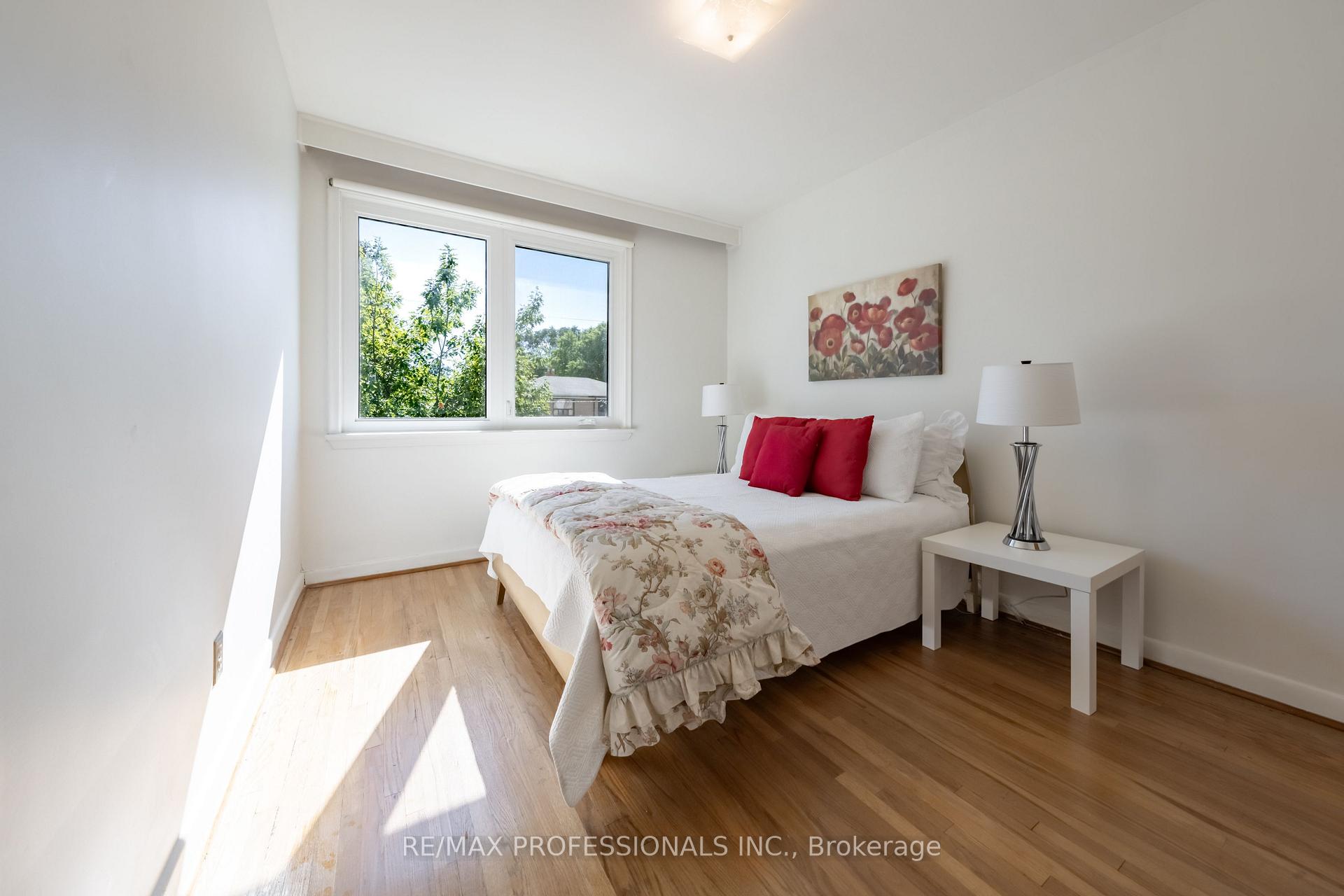 Photo 18 of 228 Eileen Avenue, Toronto, Rockcliffe-Smythe — HOMEH