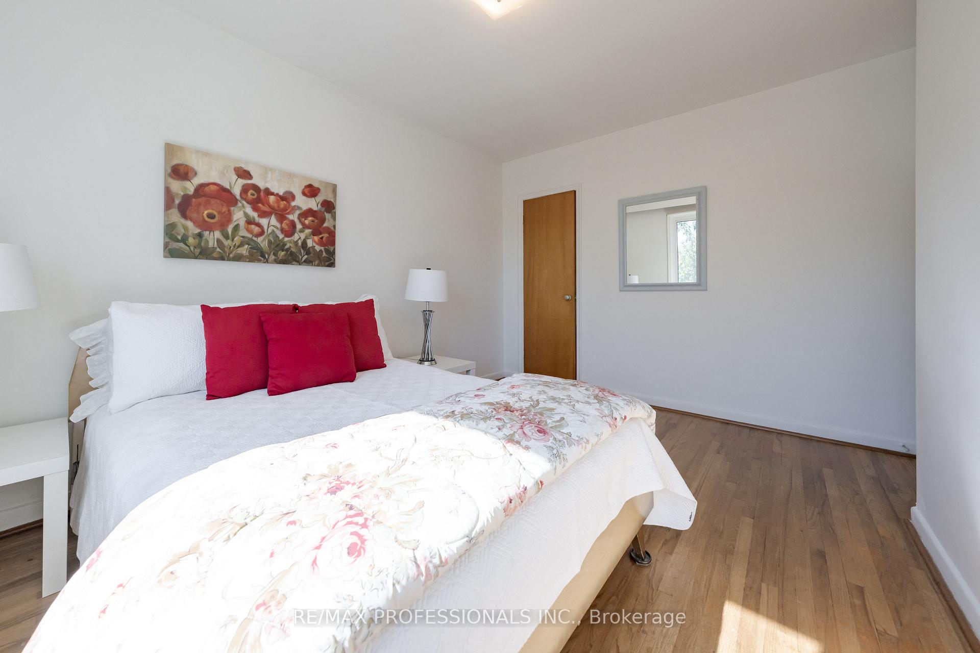 Photo 19 of 228 Eileen Avenue, Toronto, Rockcliffe-Smythe — HOMEH