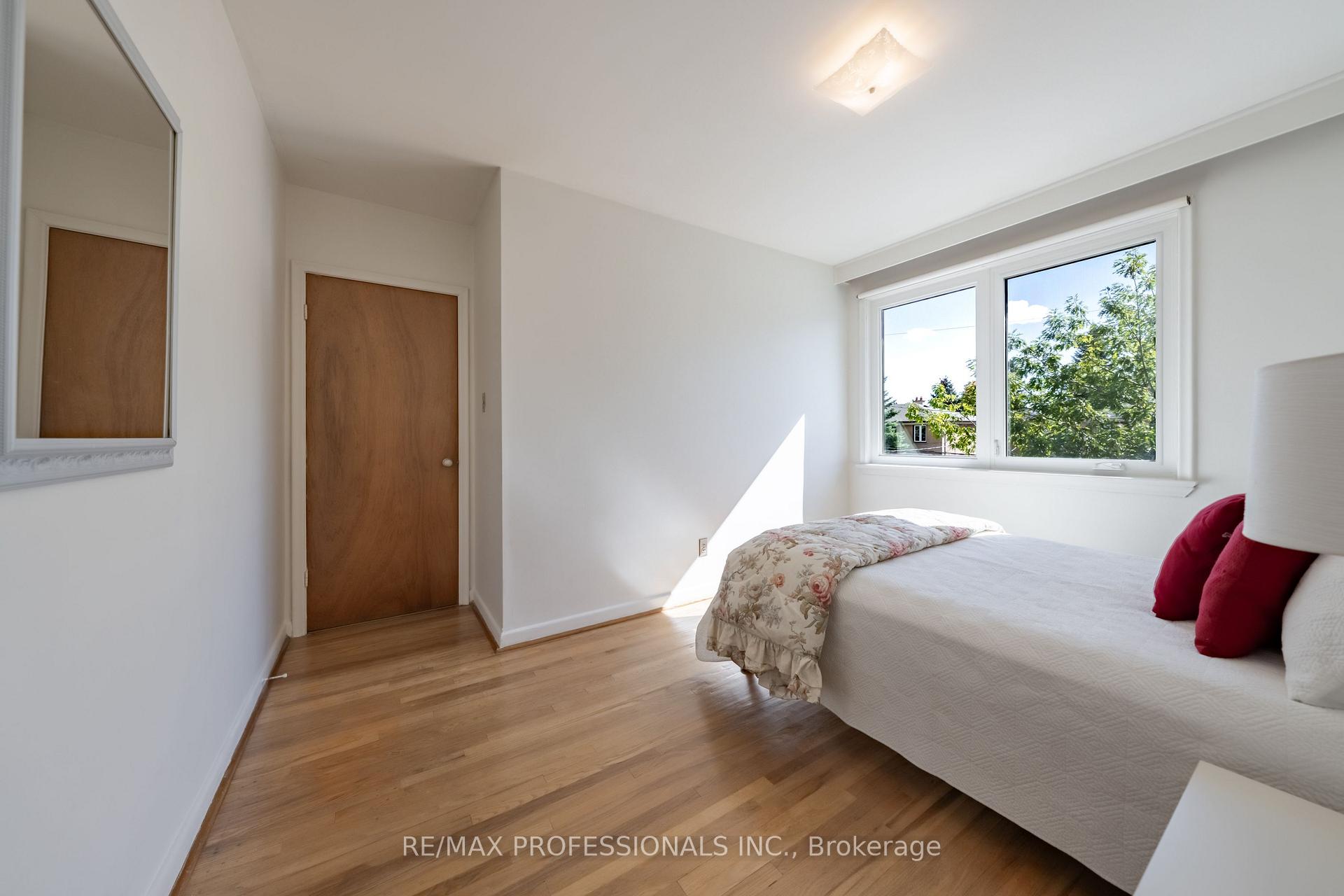 Photo 20 of 228 Eileen Avenue, Toronto, Rockcliffe-Smythe — HOMEH