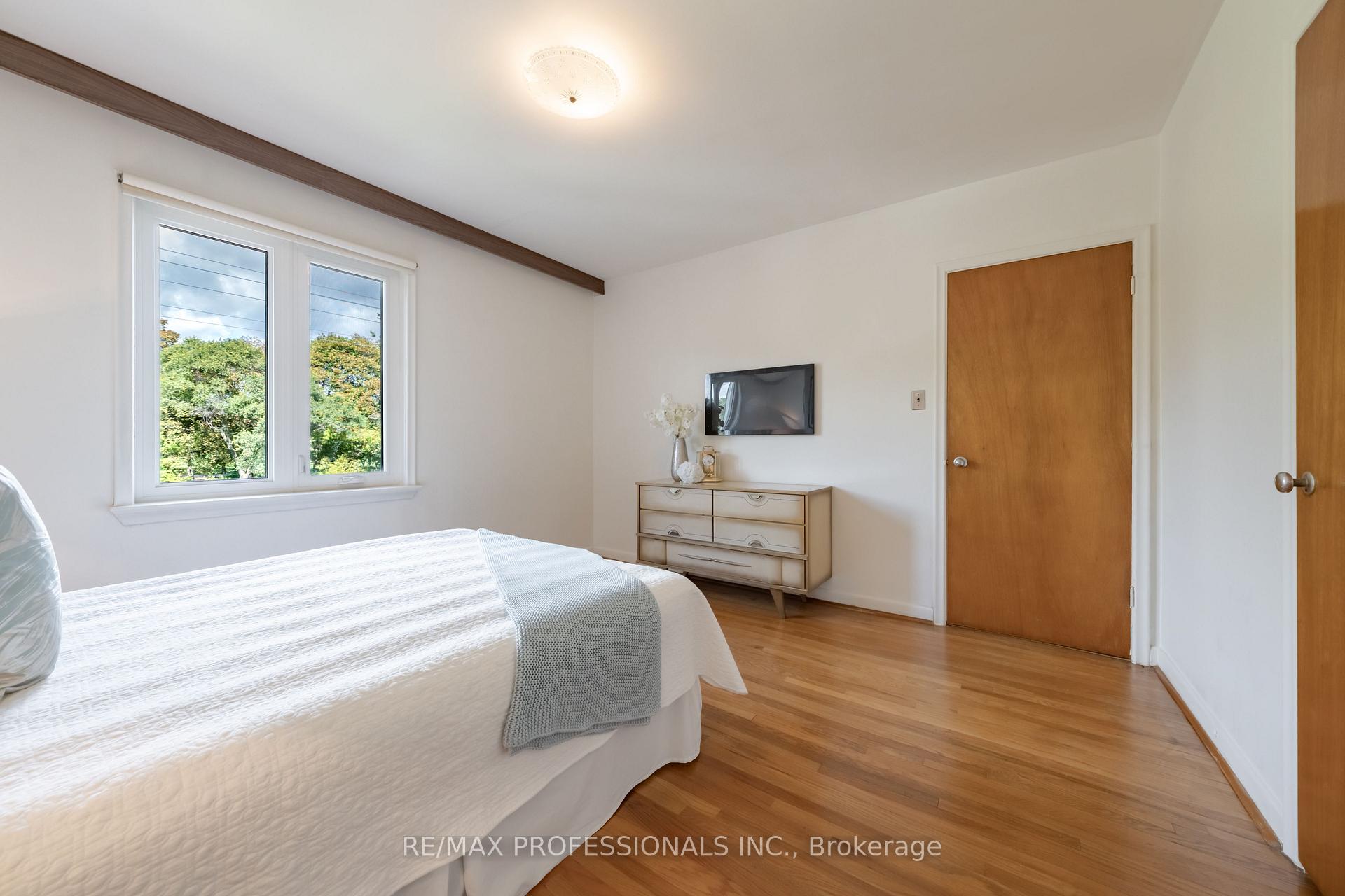 Photo 16 of 228 Eileen Avenue, Toronto, Rockcliffe-Smythe — HOMEH