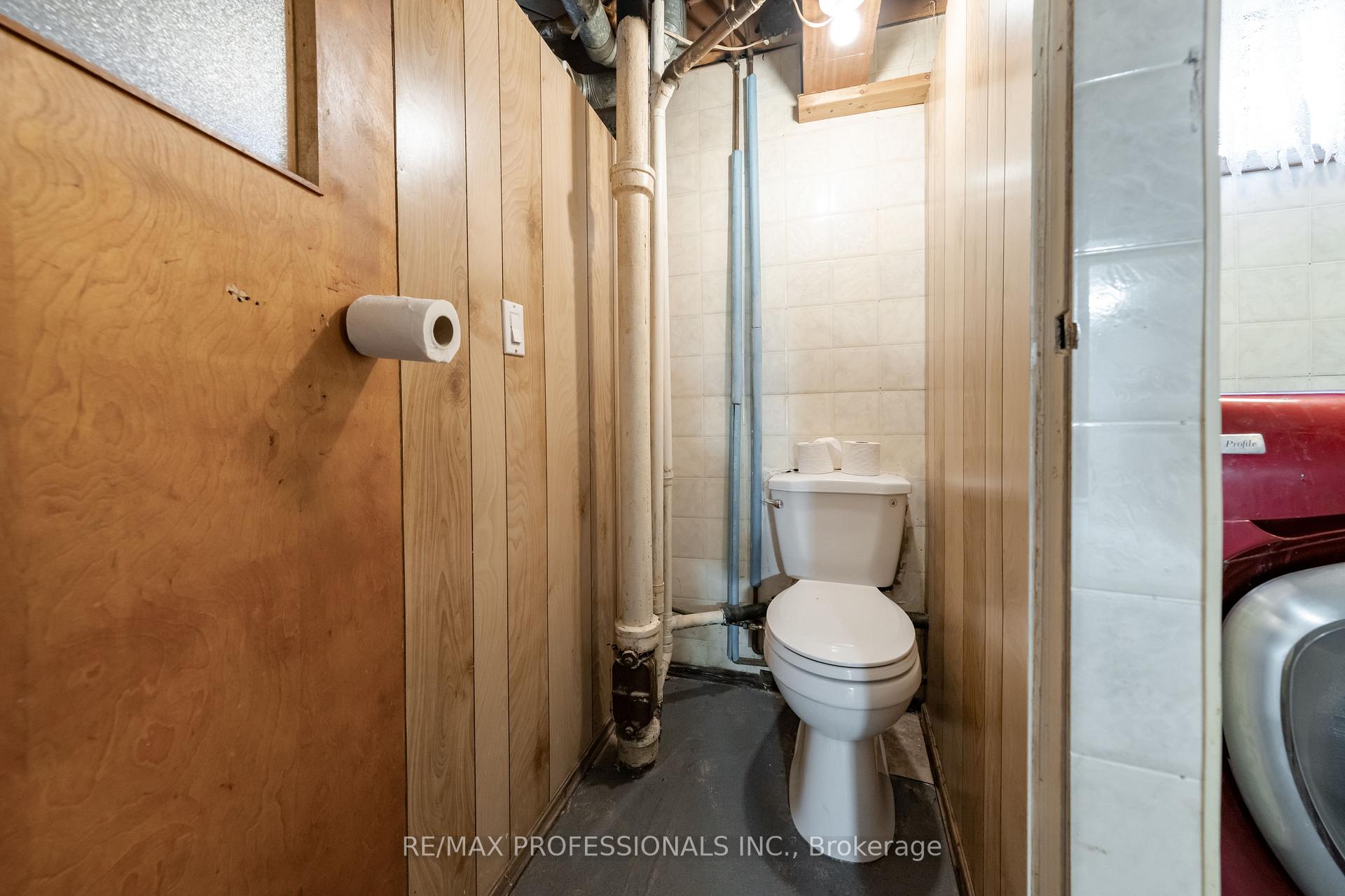 Photo 32 of 228 Eileen Avenue, Toronto, Rockcliffe-Smythe — HOMEH