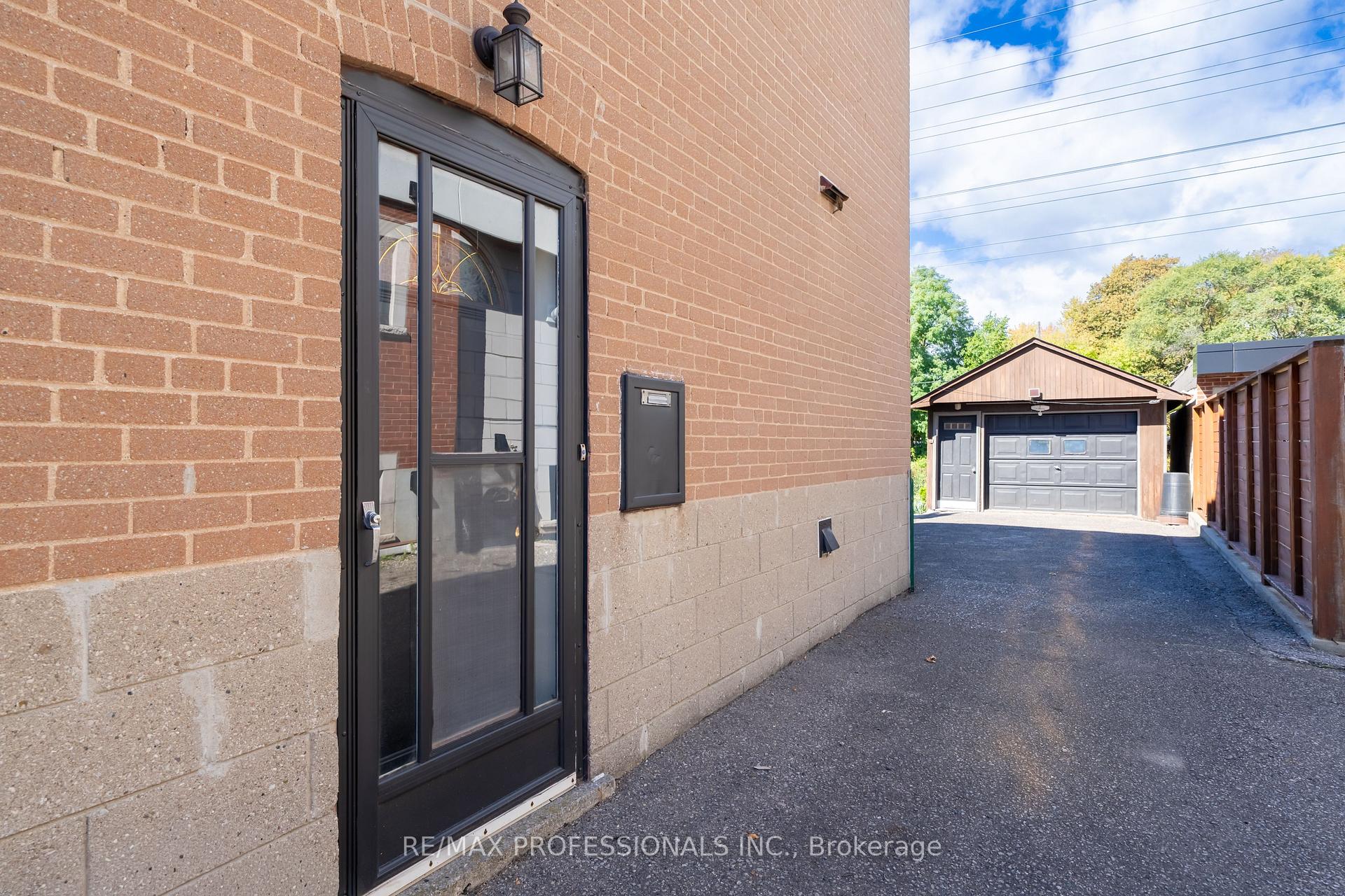 Photo 35 of 228 Eileen Avenue, Toronto, Rockcliffe-Smythe — HOMEH