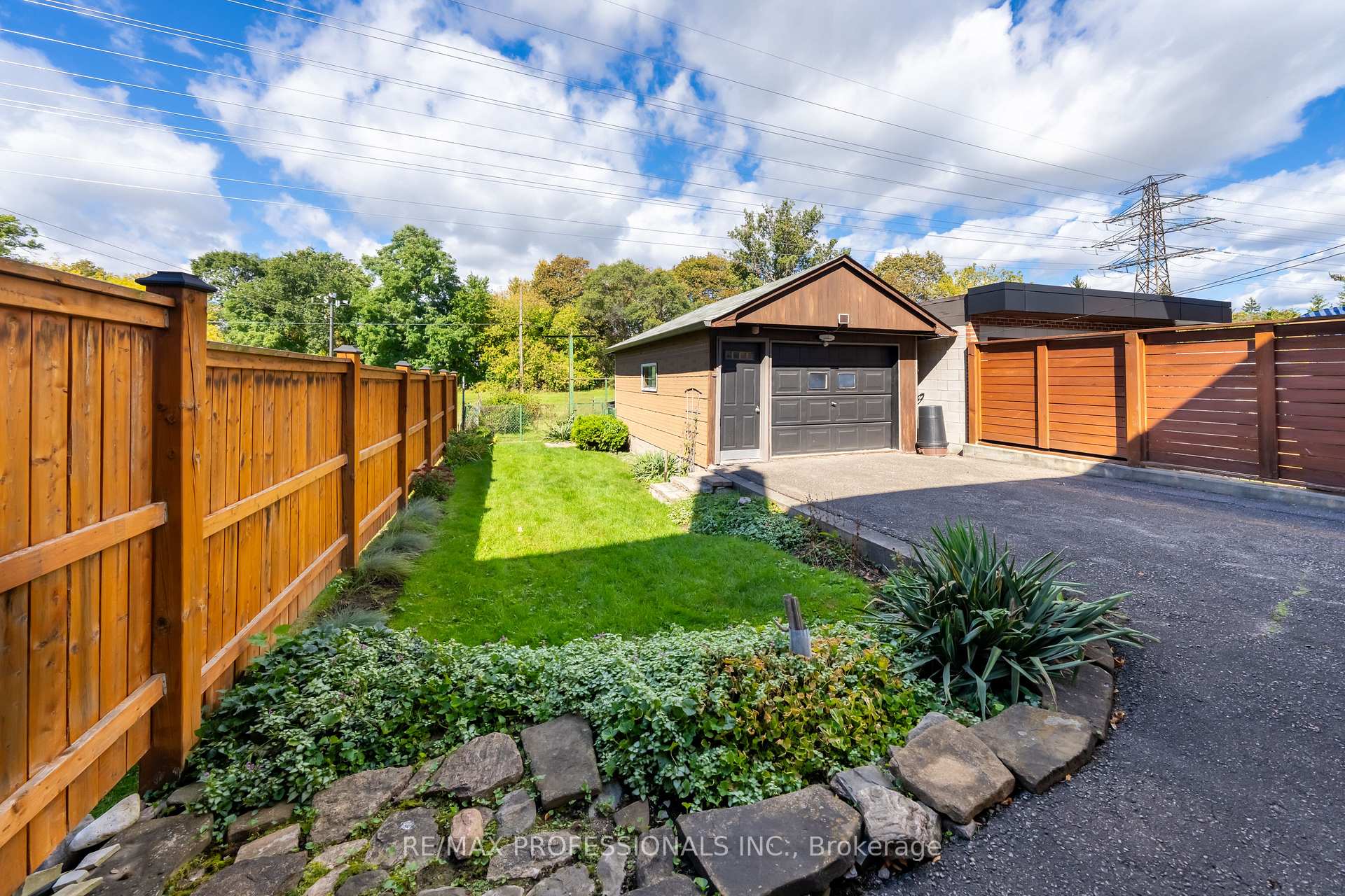 Photo 37 of 228 Eileen Avenue, Toronto, Rockcliffe-Smythe — HOMEH
