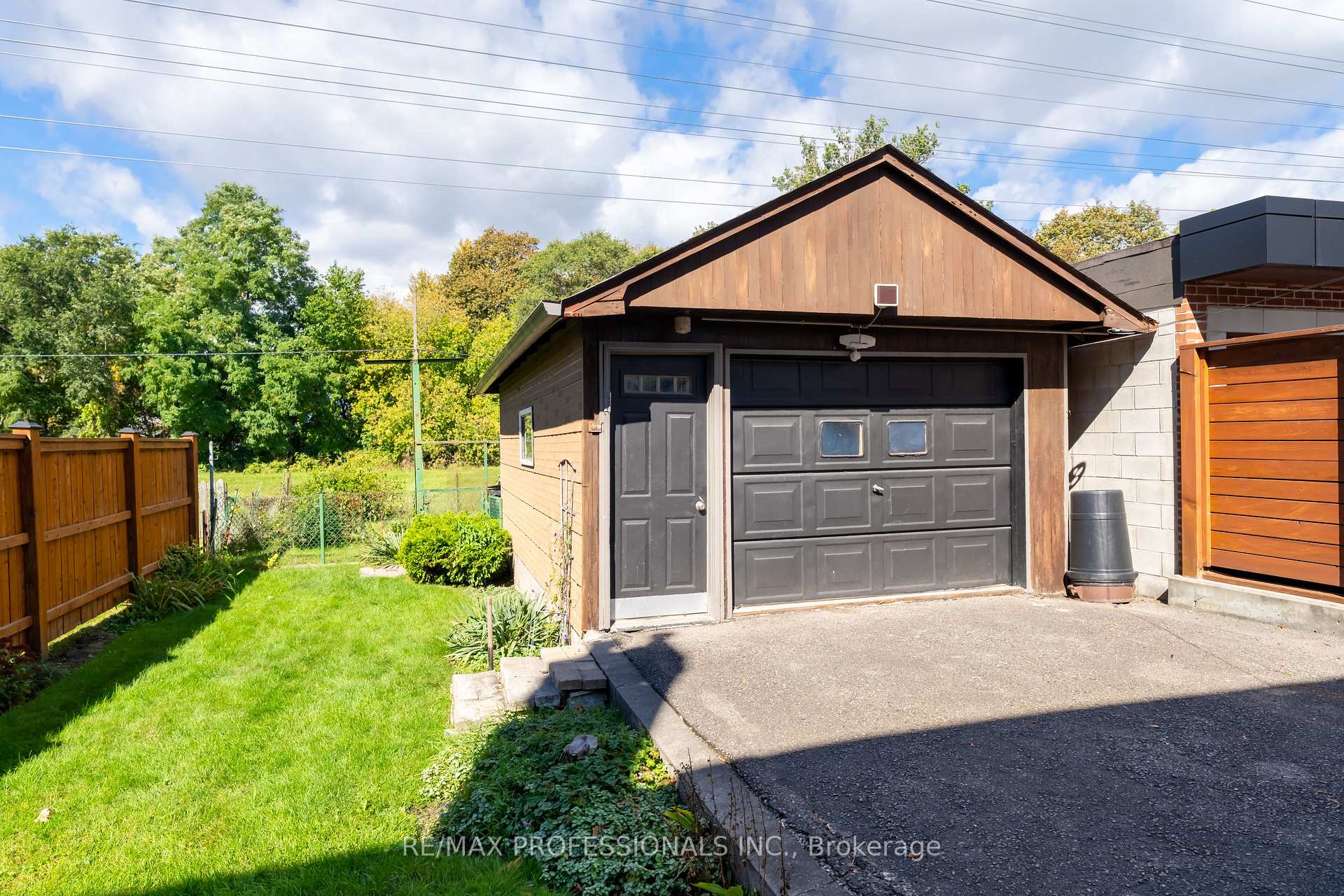Photo 38 of 228 Eileen Avenue, Toronto, Rockcliffe-Smythe — HOMEH