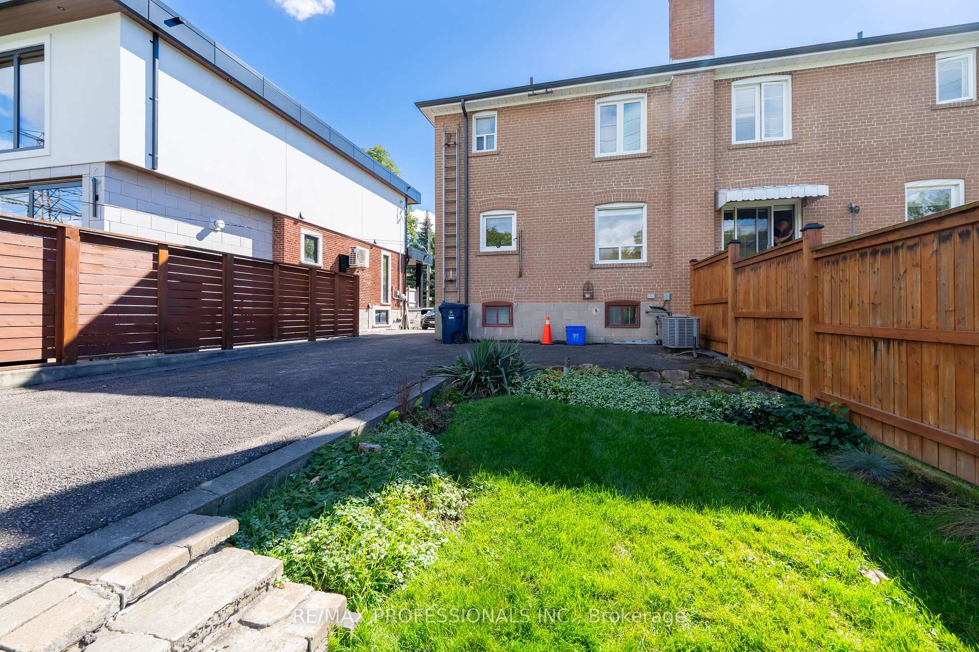 Photo 42 of 228 Eileen Avenue, Toronto, Rockcliffe-Smythe — HOMEH