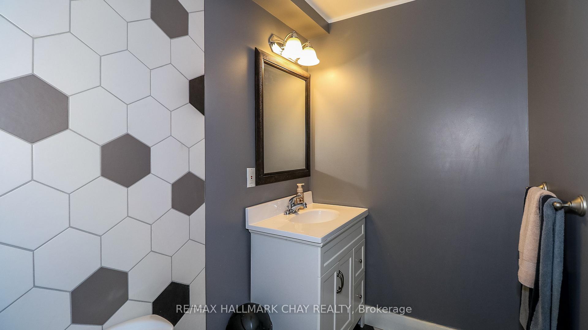 Photo 43 of 17 Bowman Avenue, Barrie, Codrington — HOMEH