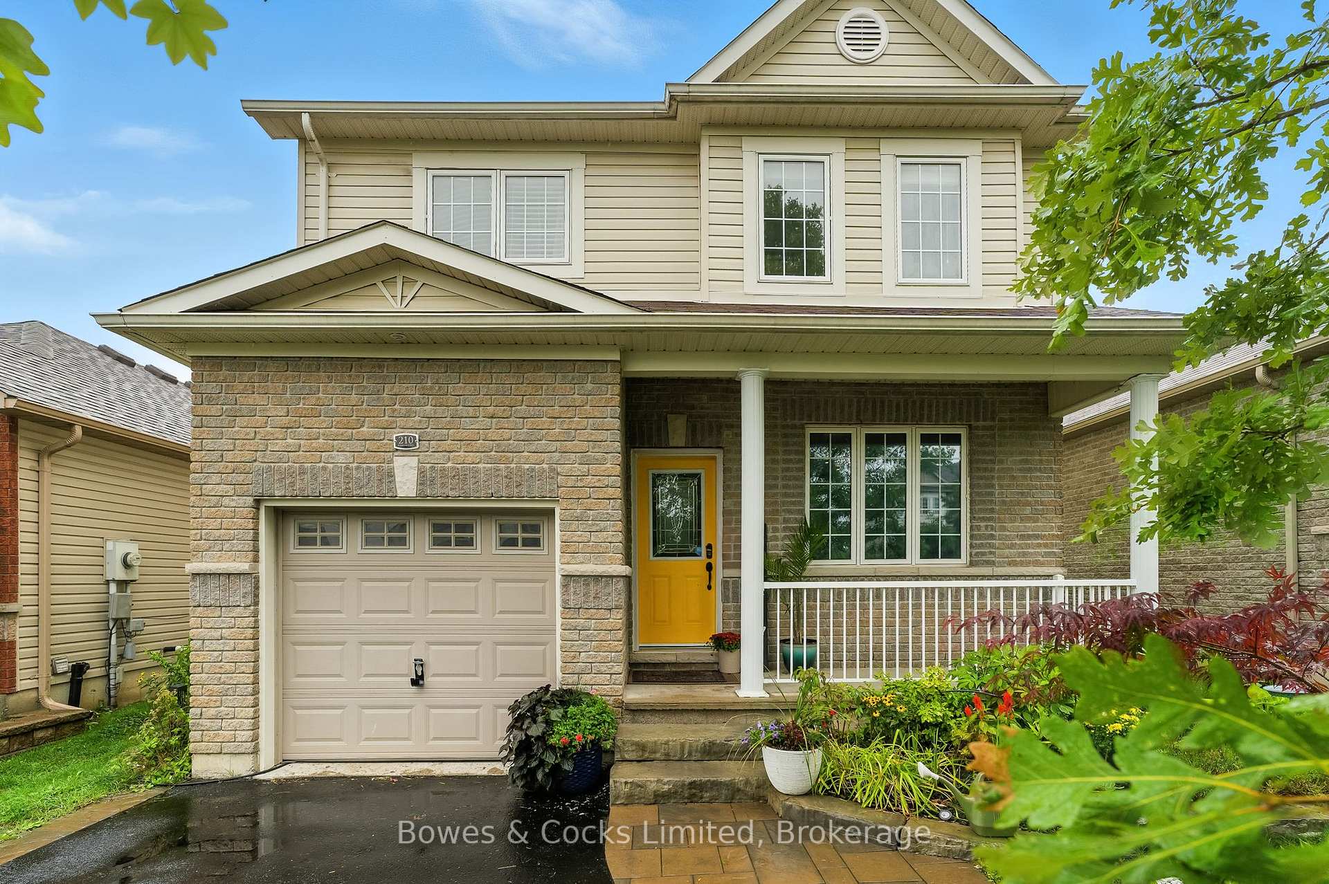 Photo 2 of 210 Farrier Crescent, Peterborough, Northcrest Ward 5 — HOMEH