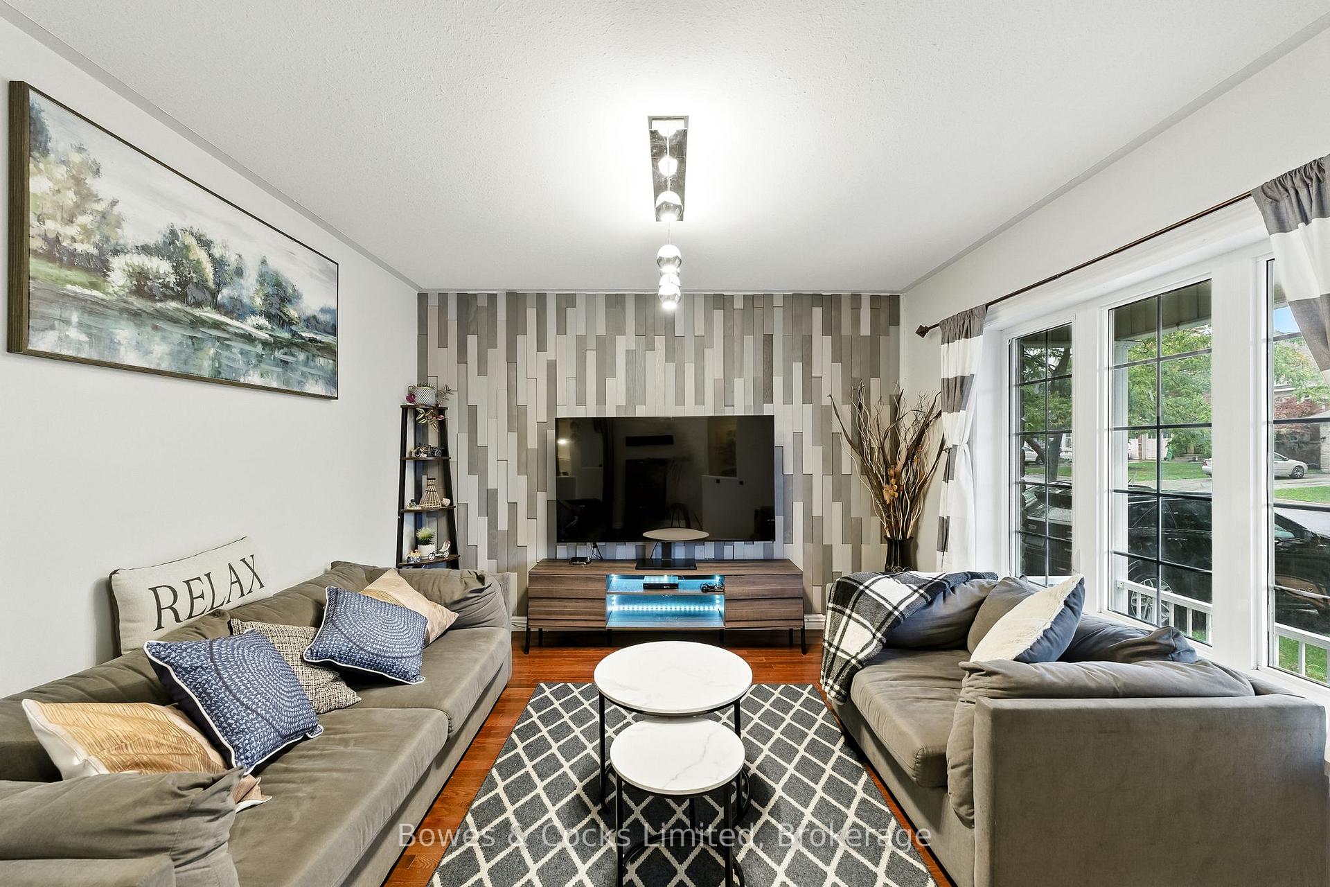 Photo 5 of 210 Farrier Crescent, Peterborough, Northcrest Ward 5 — HOMEH