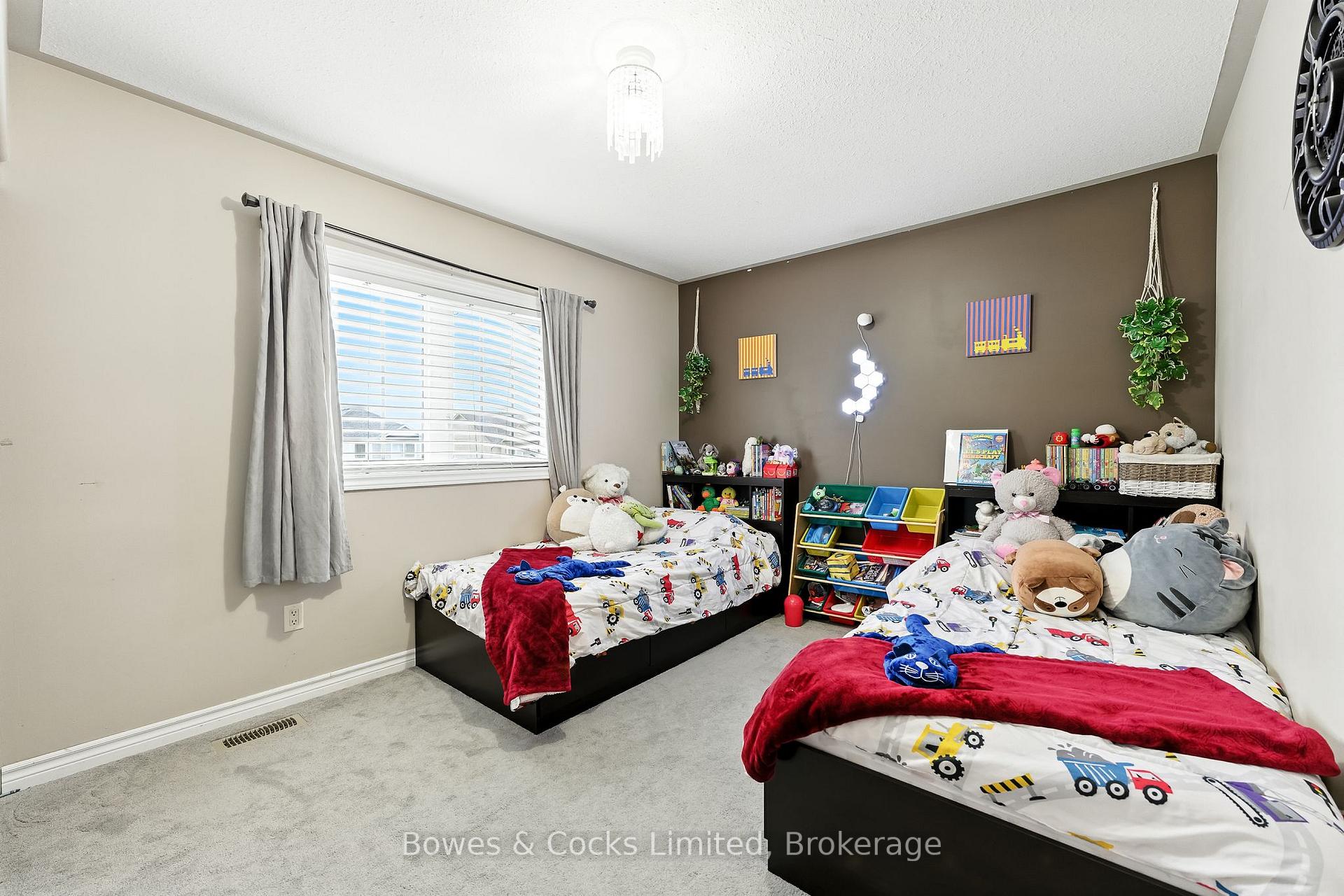 Photo 22 of 210 Farrier Crescent, Peterborough, Northcrest Ward 5 — HOMEH