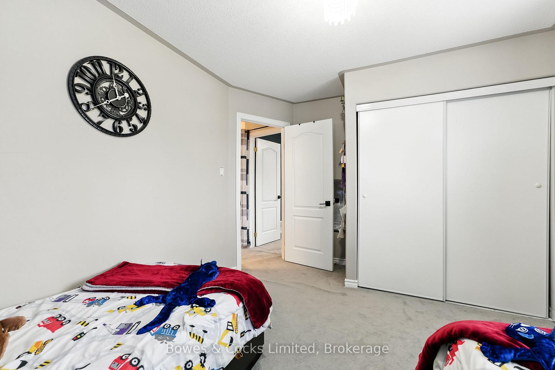 Photo 23 of 210 Farrier Crescent, Peterborough, Northcrest Ward 5 — HOMEH