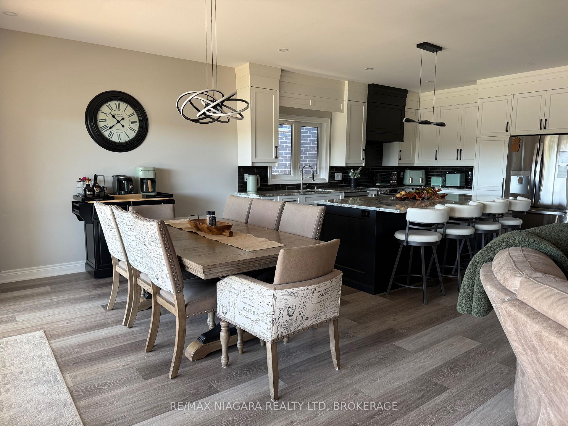 Photo 2 of 250 Colbeck Drive, Welland, Coyle Creek — HOMEH