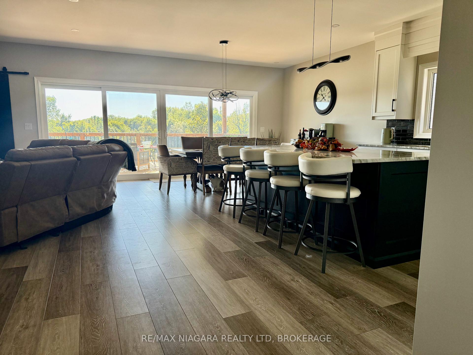 Photo 3 of 250 Colbeck Drive, Welland, Coyle Creek — HOMEH
