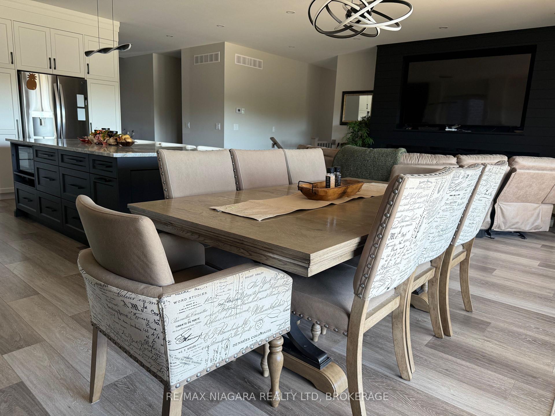 Photo 4 of 250 Colbeck Drive, Welland, Coyle Creek — HOMEH