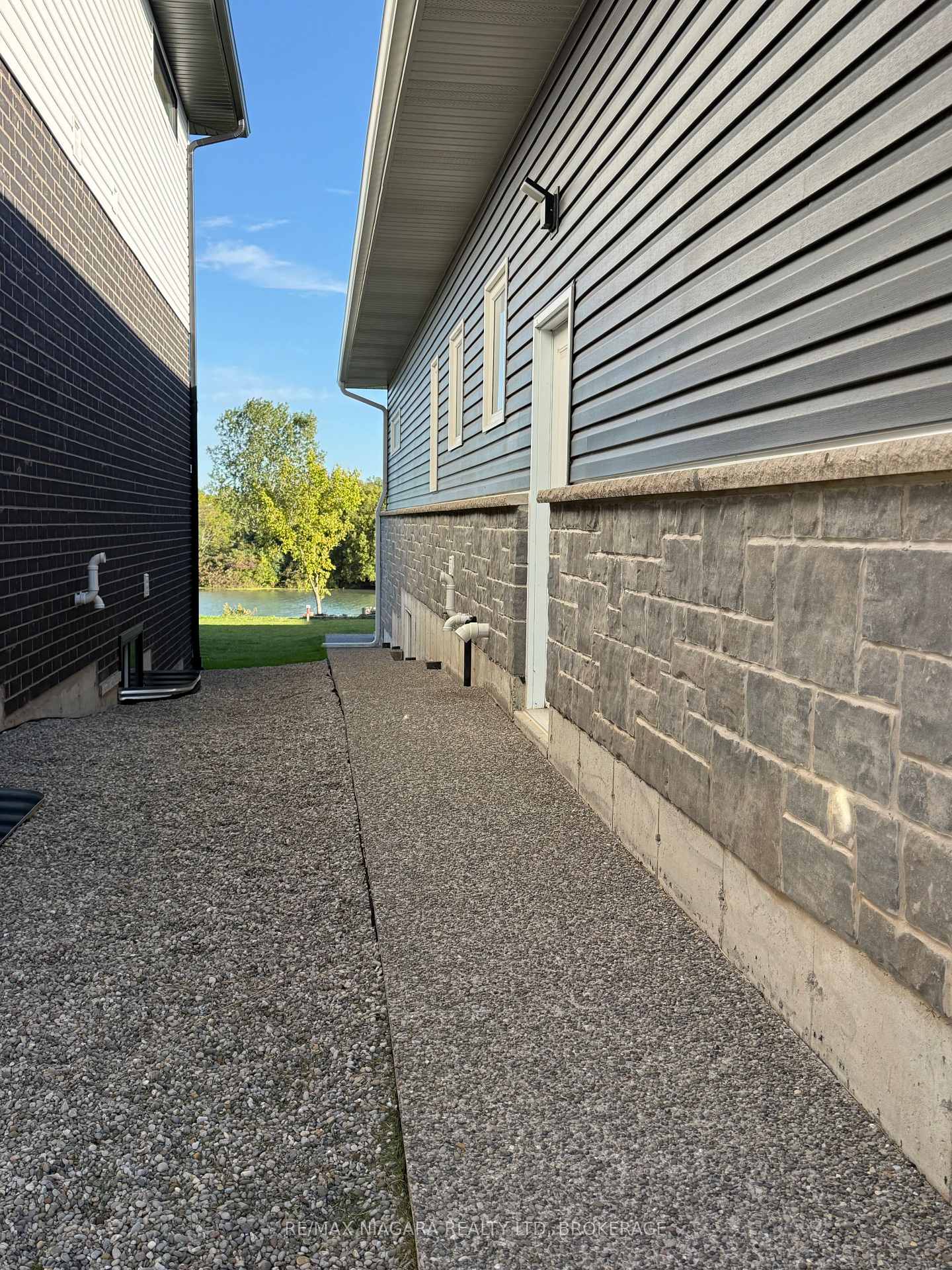 Photo 14 of 250 Colbeck Drive, Welland, Coyle Creek — HOMEH