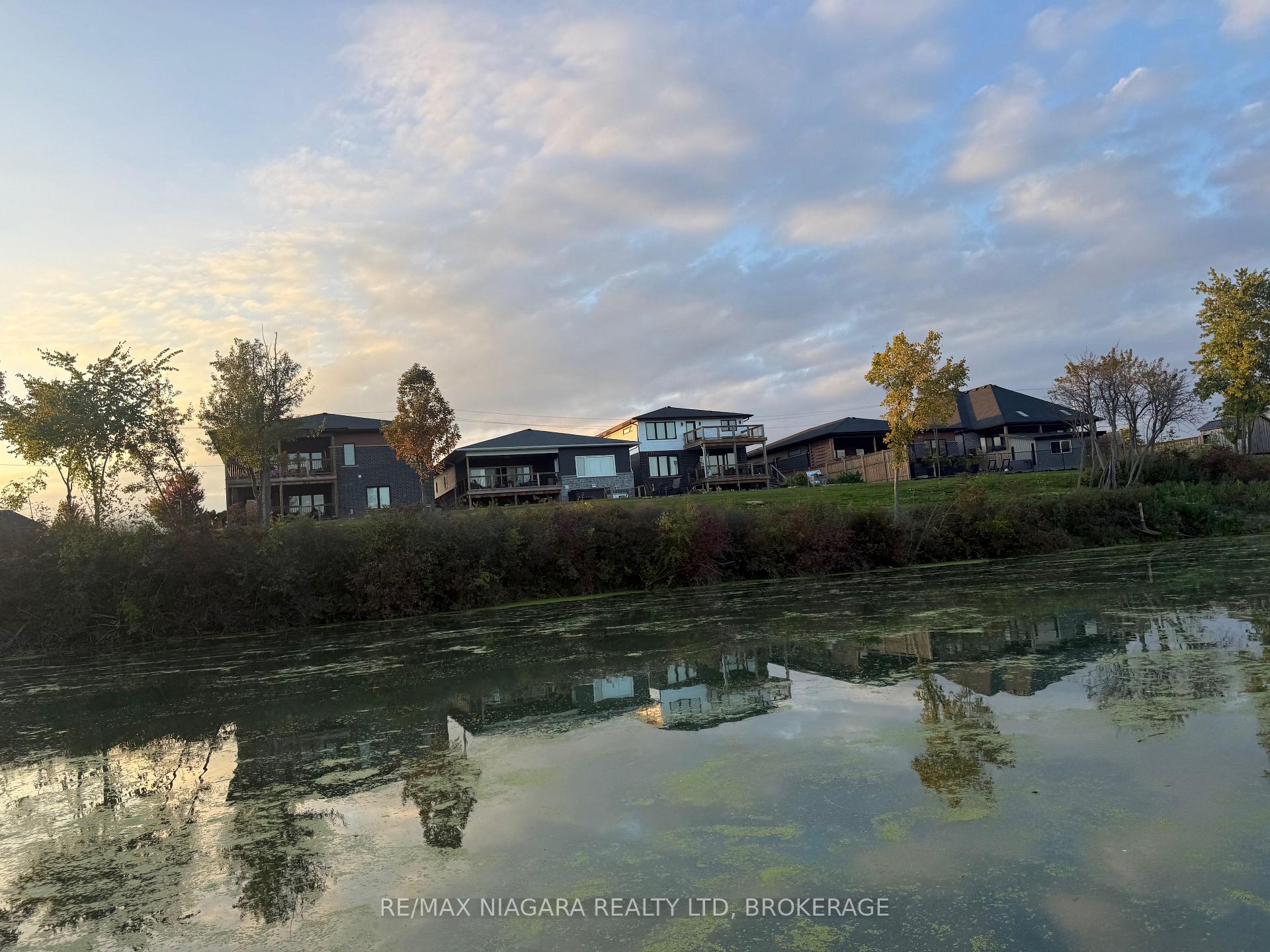 Photo 20 of 250 Colbeck Drive, Welland, Coyle Creek — HOMEH