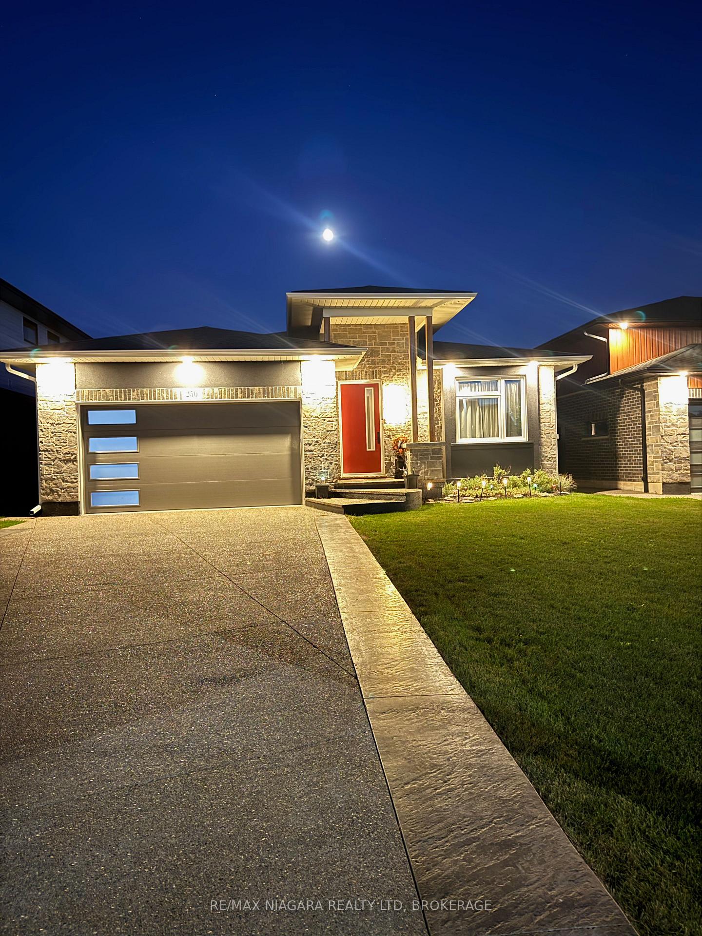 Photo 22 of 250 Colbeck Drive, Welland, Coyle Creek — HOMEH