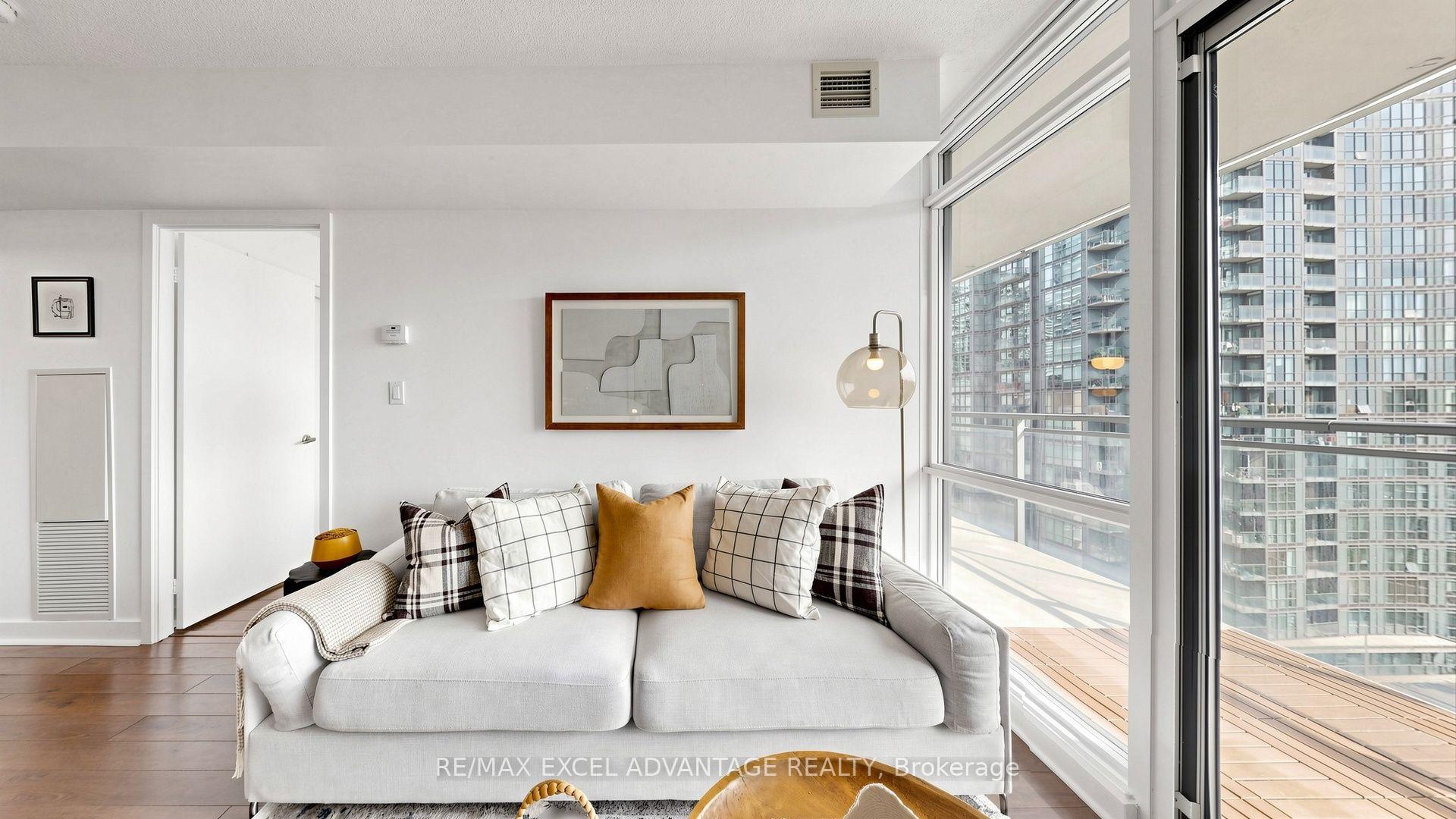 Photo 6 of Unit 1111, 15 Fort York Boulevard, Toronto, Waterfront Communities — HOMEH