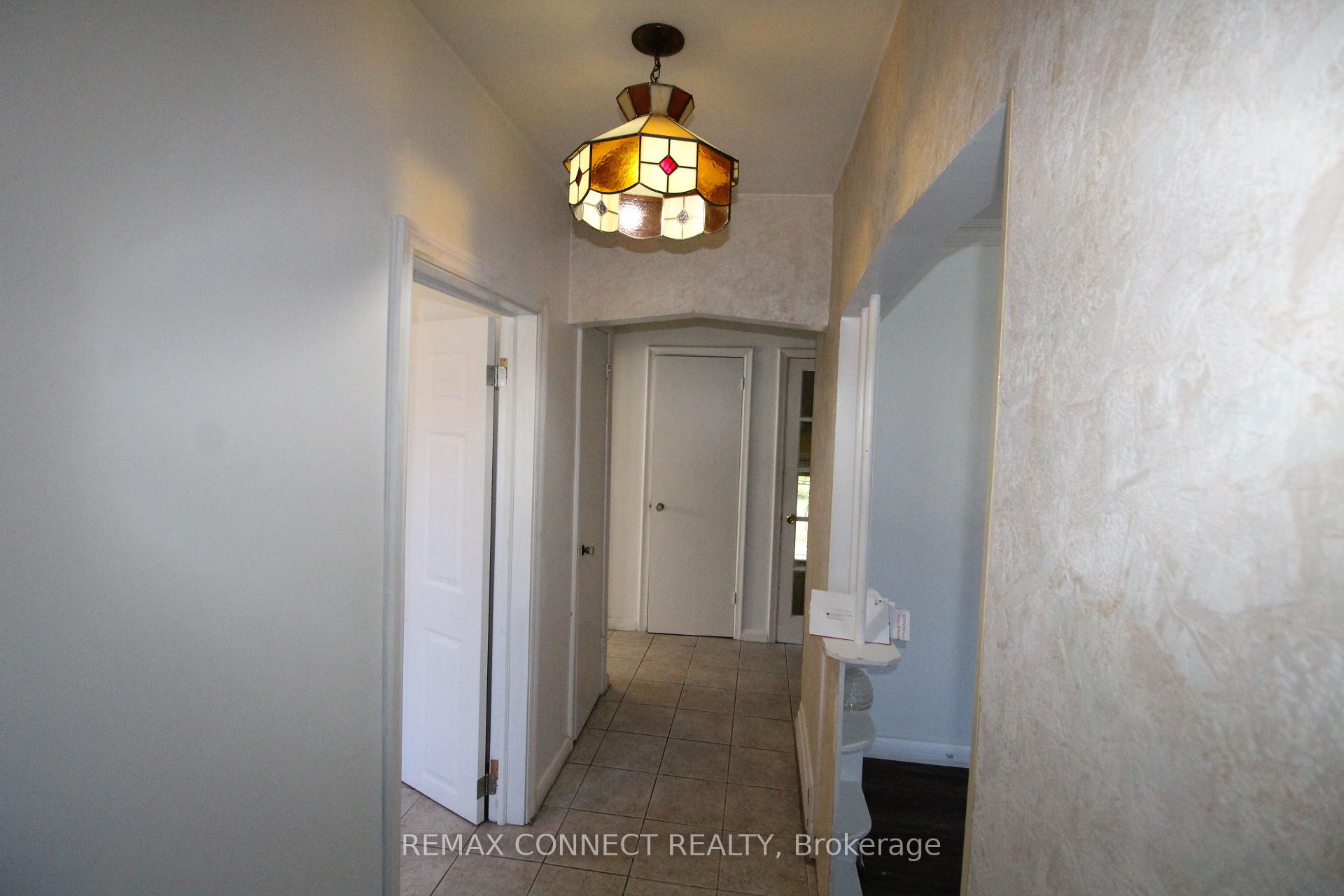Photo 4 of 656 Browns Line, Etobicoke, Alderwood — HOMEH