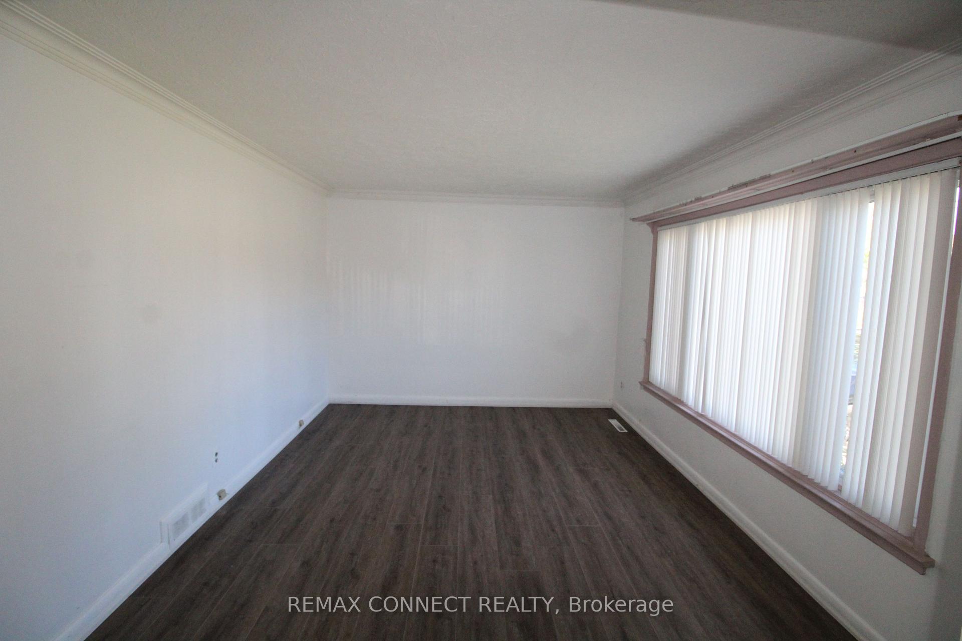 Photo 9 of 656 Browns Line, Etobicoke, Alderwood — HOMEH