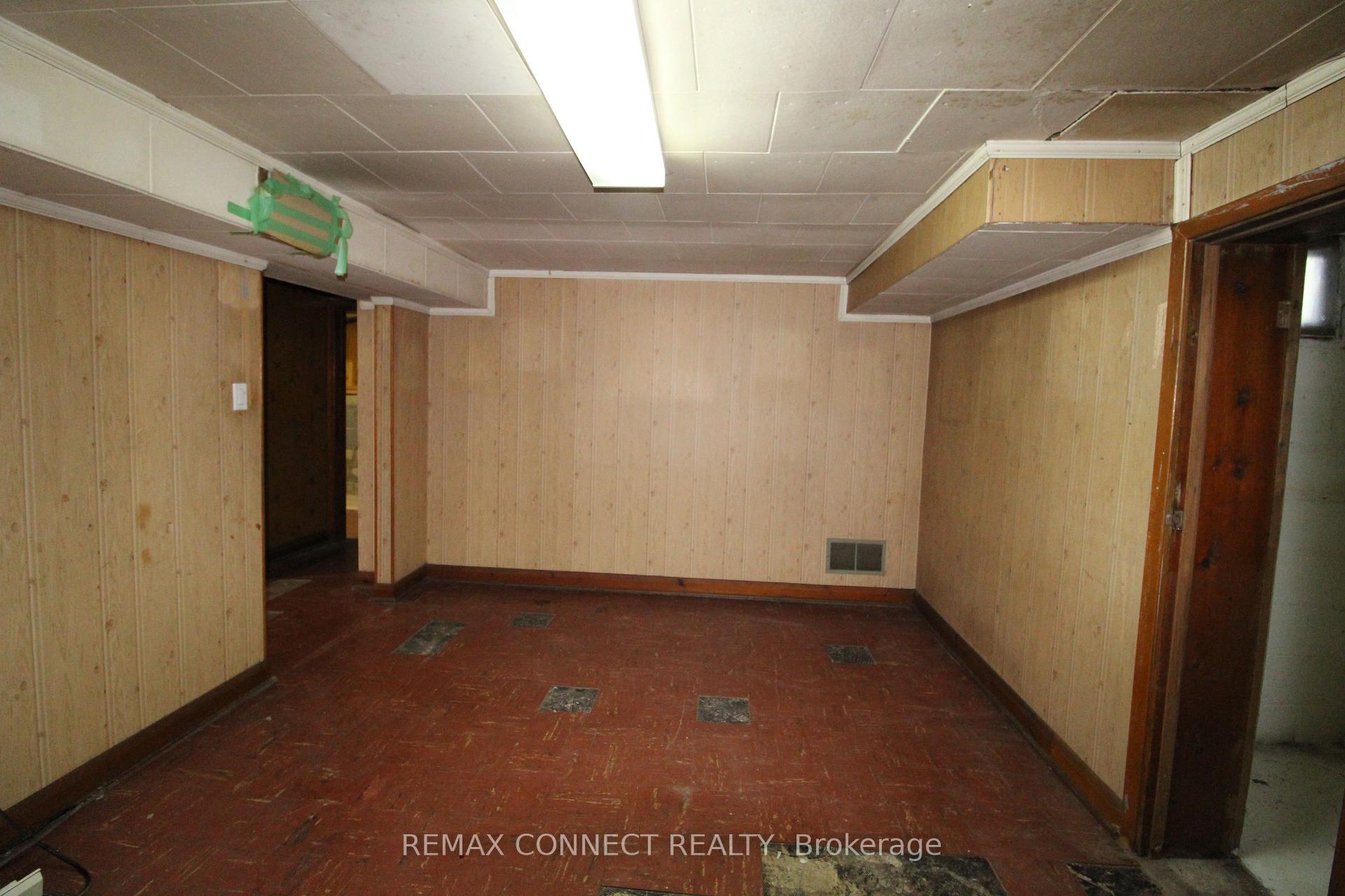 Photo 23 of 656 Browns Line, Etobicoke, Alderwood — HOMEH