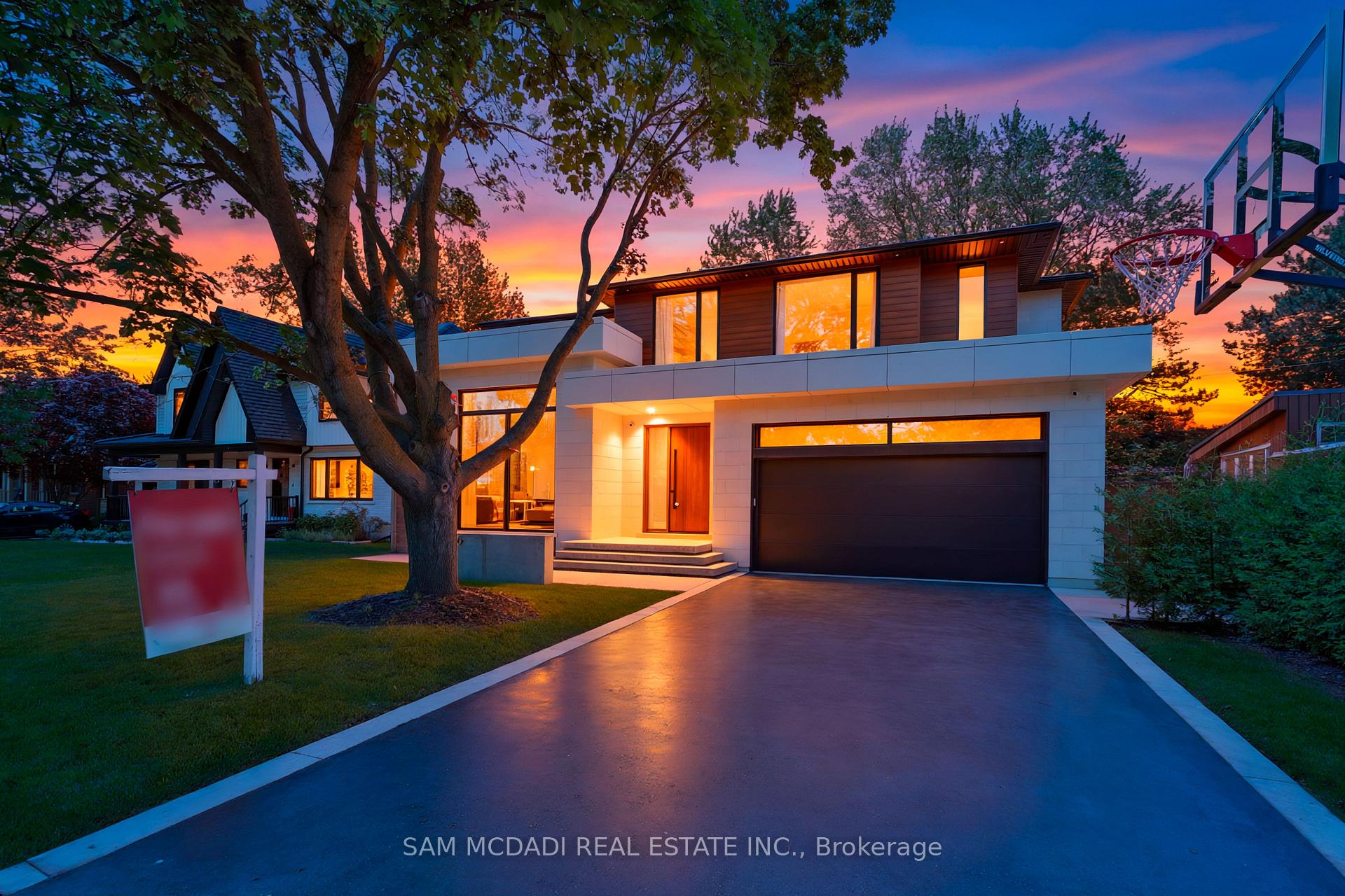 Photo of 2186 Harcourt Crescent