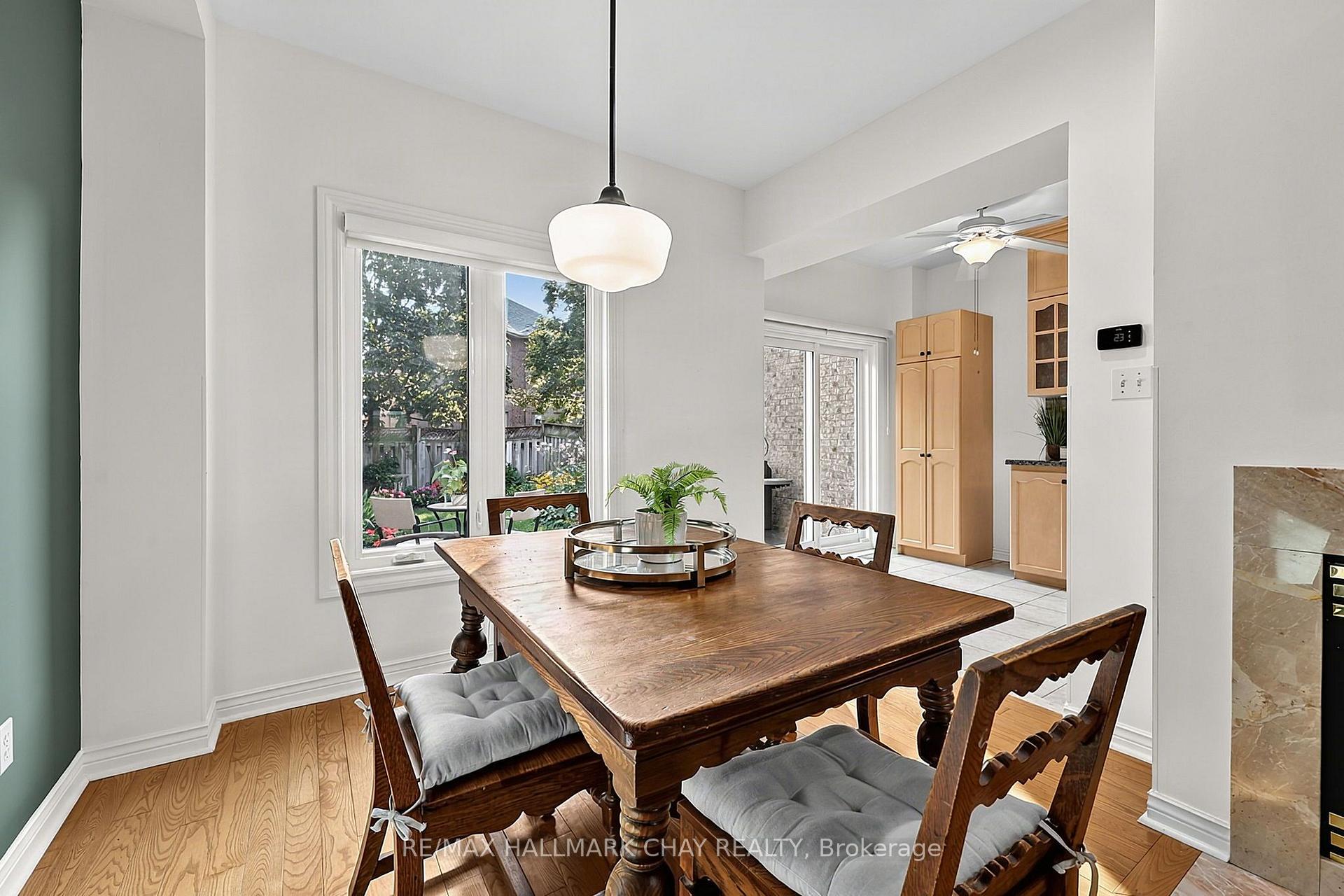 Photo 11 of 168 Denise Circle, Newmarket, Summerhill Estates — HOMEH