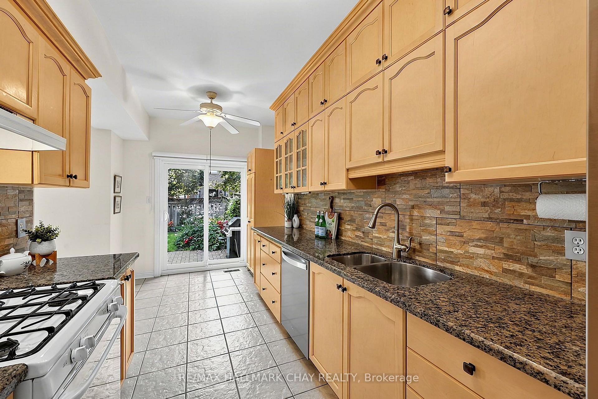 Photo 7 of 168 Denise Circle, Newmarket, Summerhill Estates — HOMEH