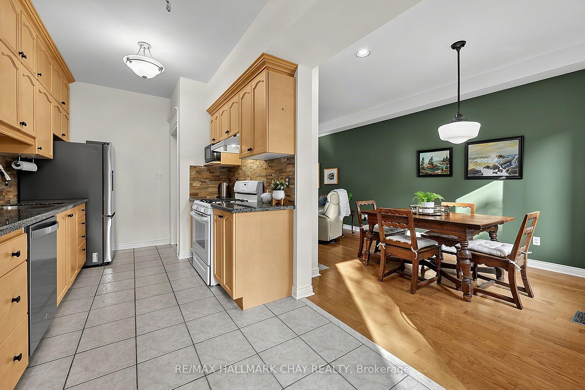 Photo 6 of 168 Denise Circle, Newmarket, Summerhill Estates — HOMEH