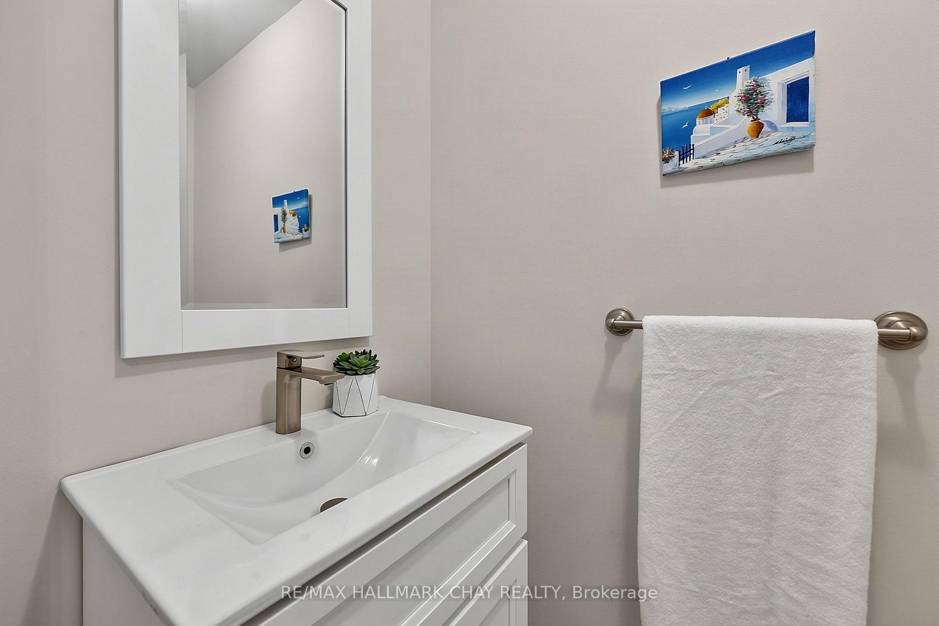 Photo 12 of 168 Denise Circle, Newmarket, Summerhill Estates — HOMEH