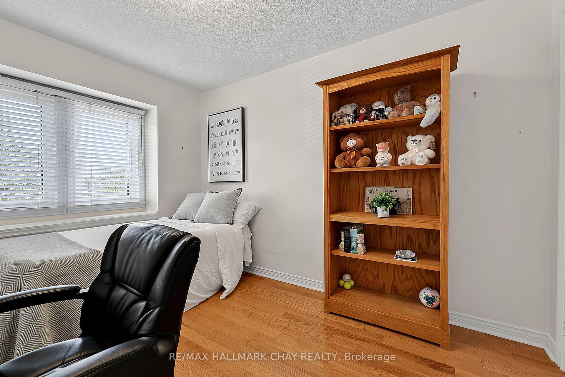 Photo 18 of 168 Denise Circle, Newmarket, Summerhill Estates — HOMEH