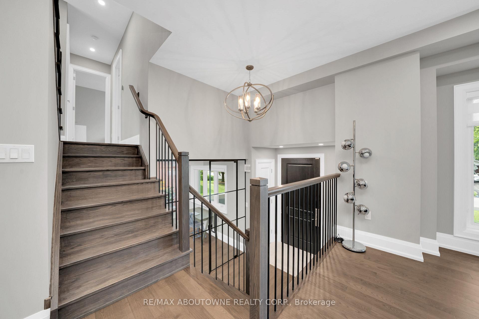 Photo 6 of 438 Southland Crescent, Oakville, West — HOMEH