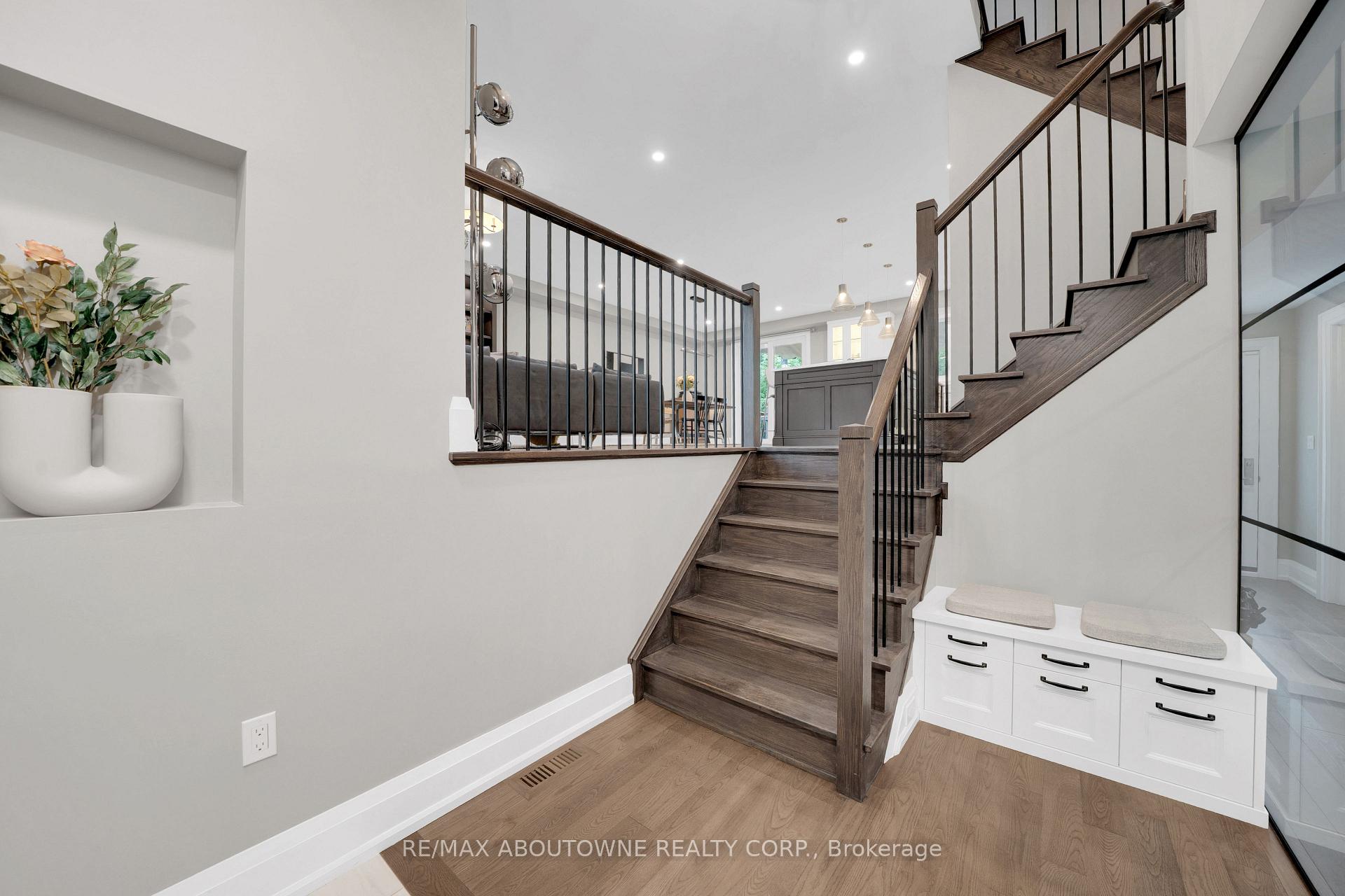 Photo 7 of 438 Southland Crescent, Oakville, West — HOMEH